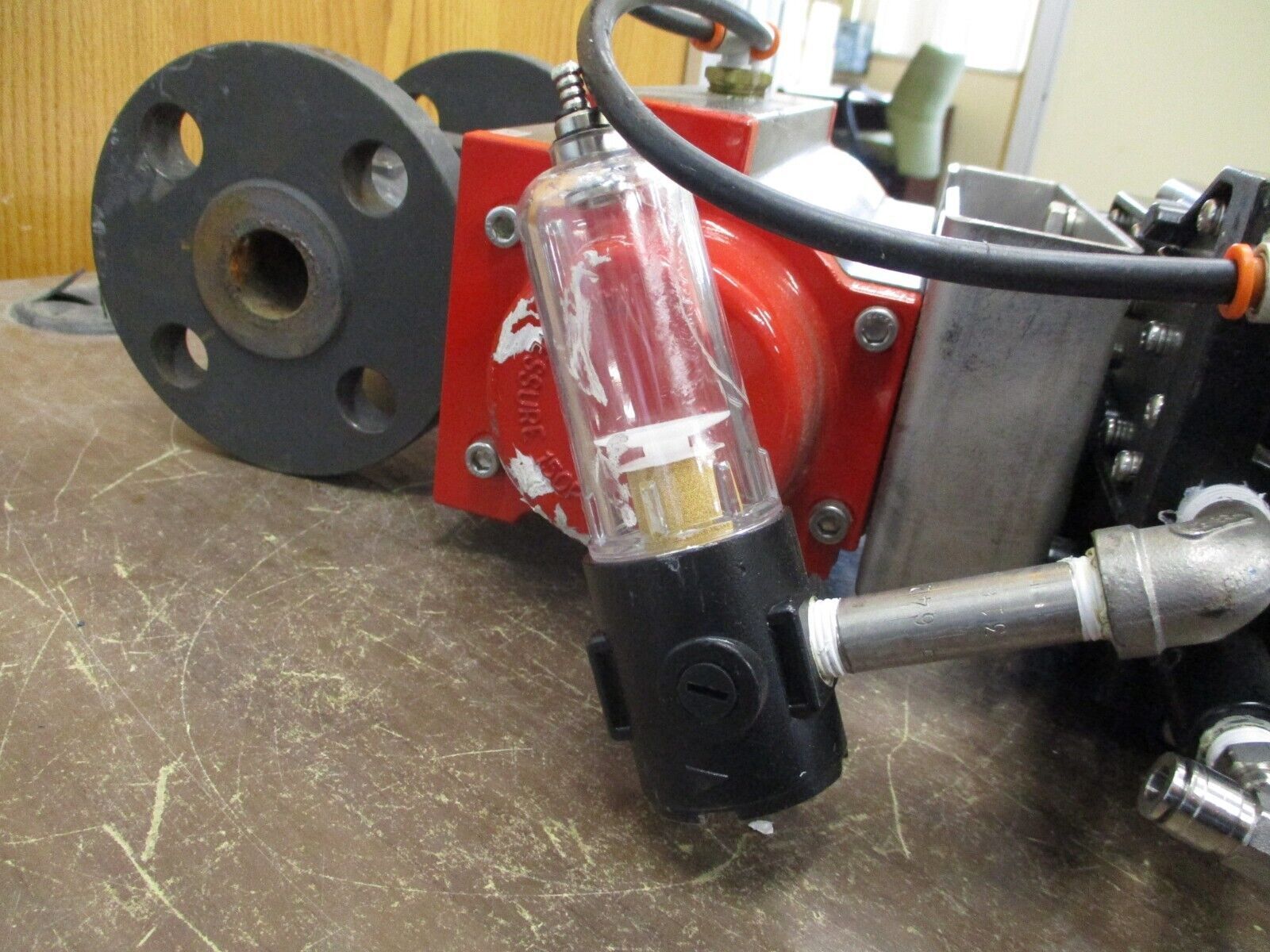 Triac Pneumatic Actuated Valve w/ Positioner FVD9C3S1002R3SPX6 Size: 1" Used