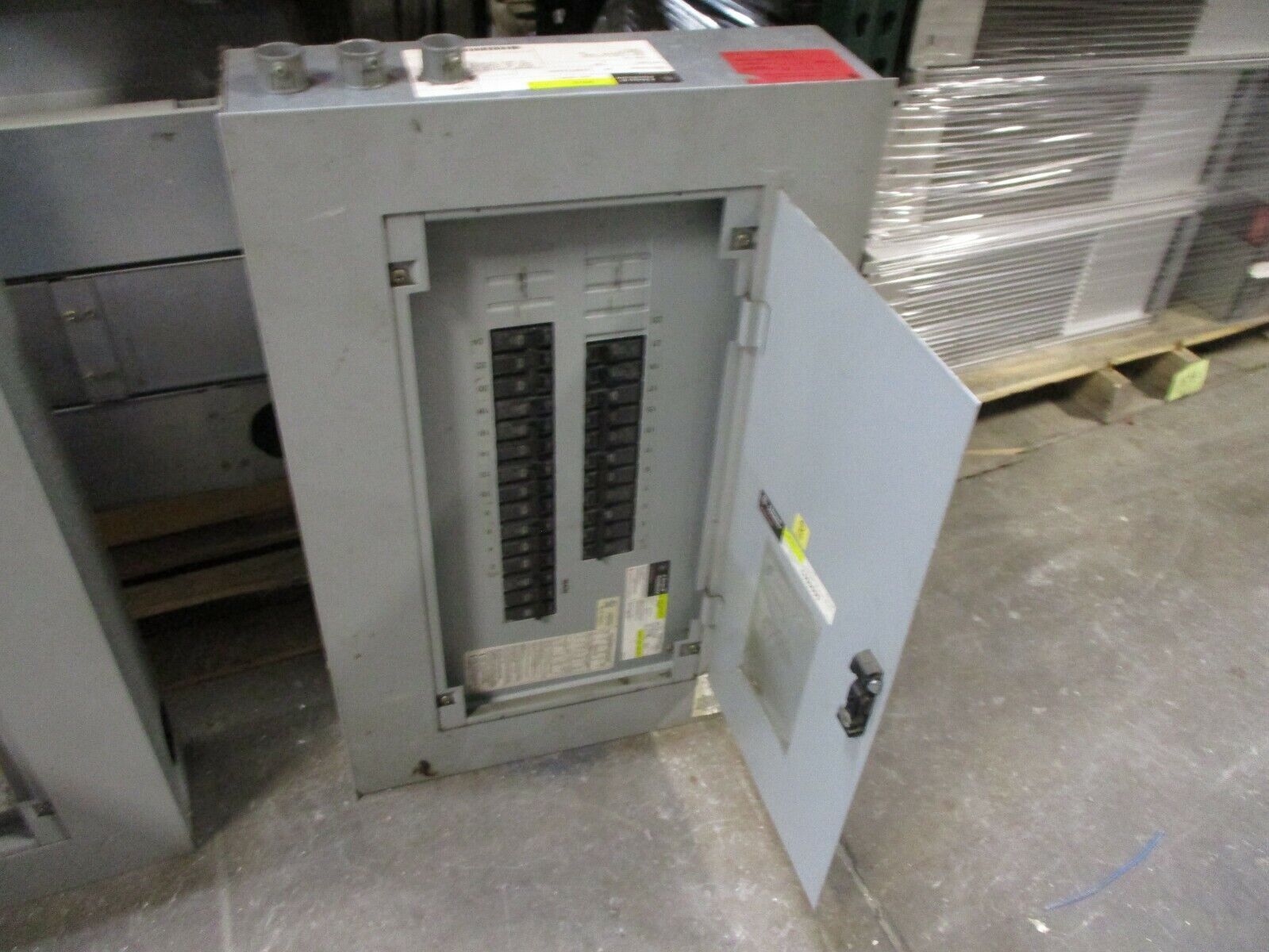 GE Main Breaker Circuit Breaker Panel AQF3241ATX 208Y/120V 3Ph 4W Used