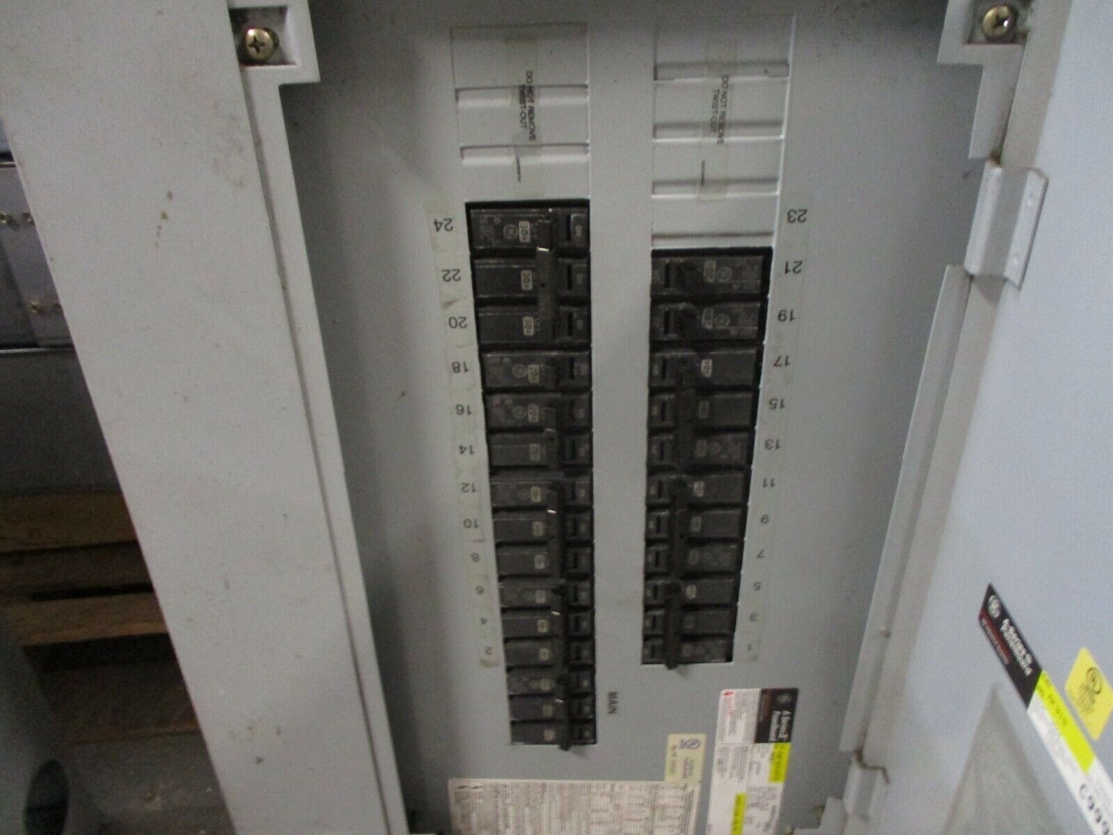 GE Main Breaker Circuit Breaker Panel AQF3241ATX 208Y/120V 3Ph 4W Used