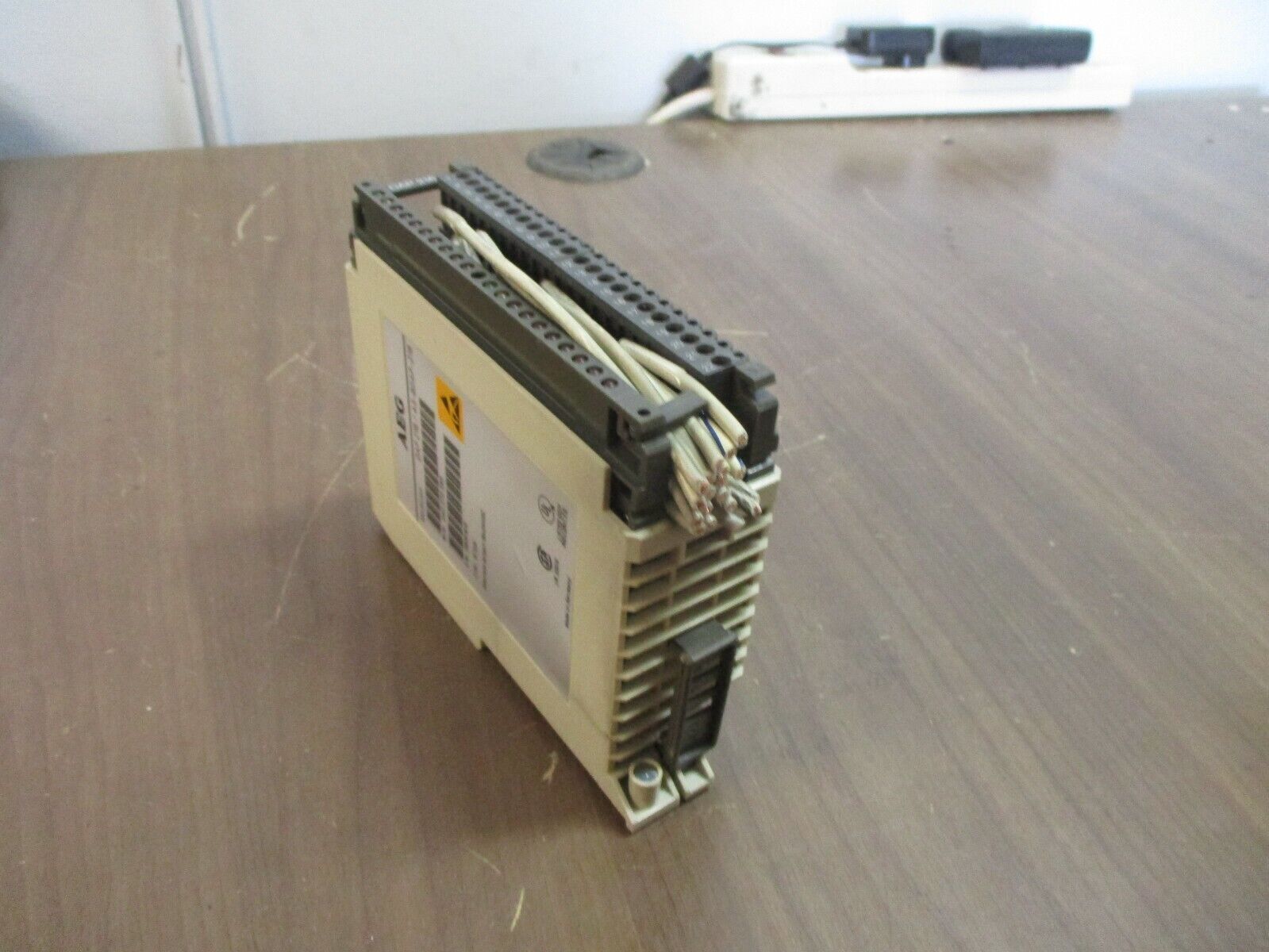 AEG Modicon Discrete Output Module DAP 216 / AS-BDAP-216 16X 24VDC Used