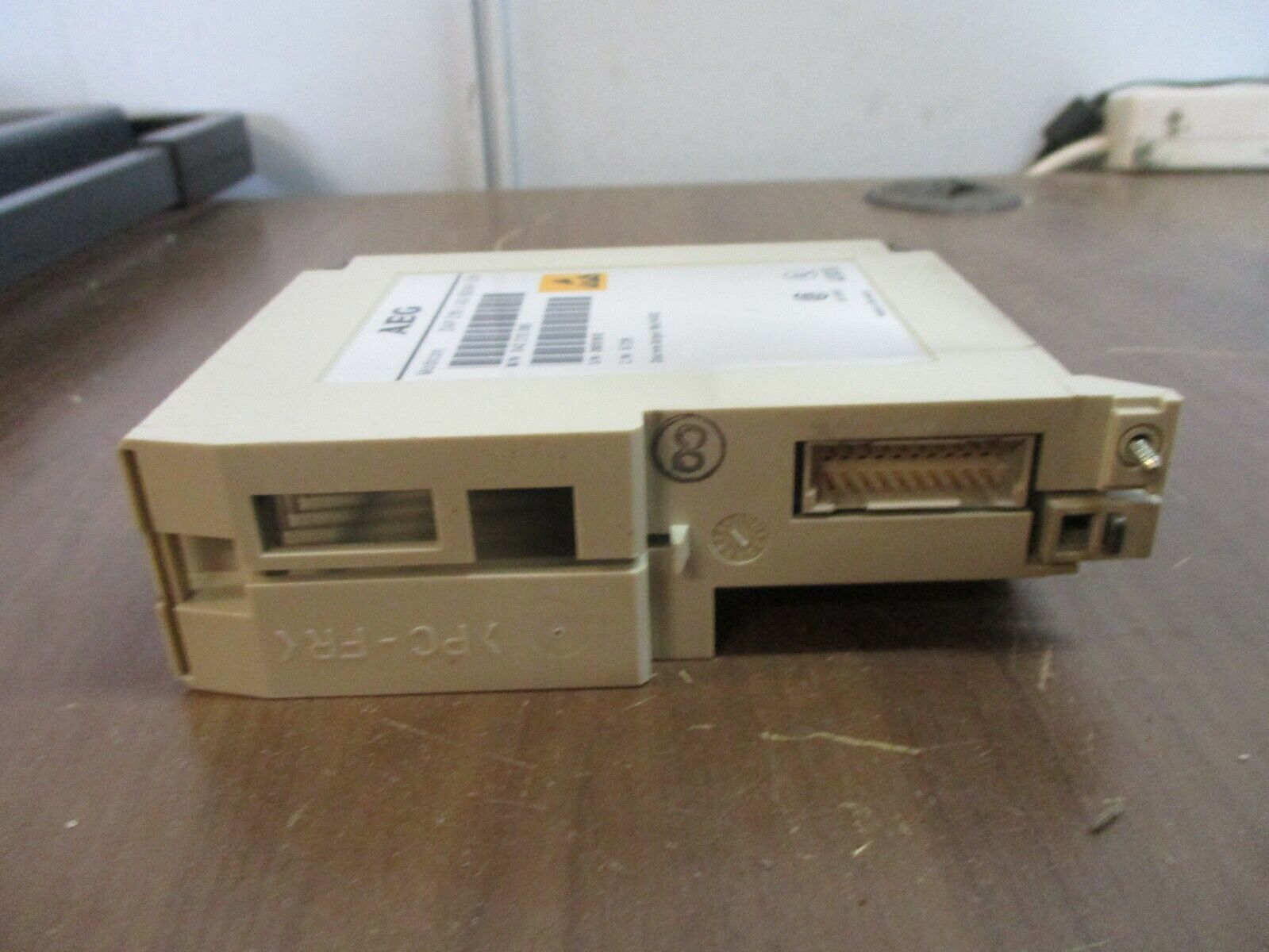 AEG Modicon Discrete Output Module DAP 216 / AS-BDAP-216 16X 24VDC Used