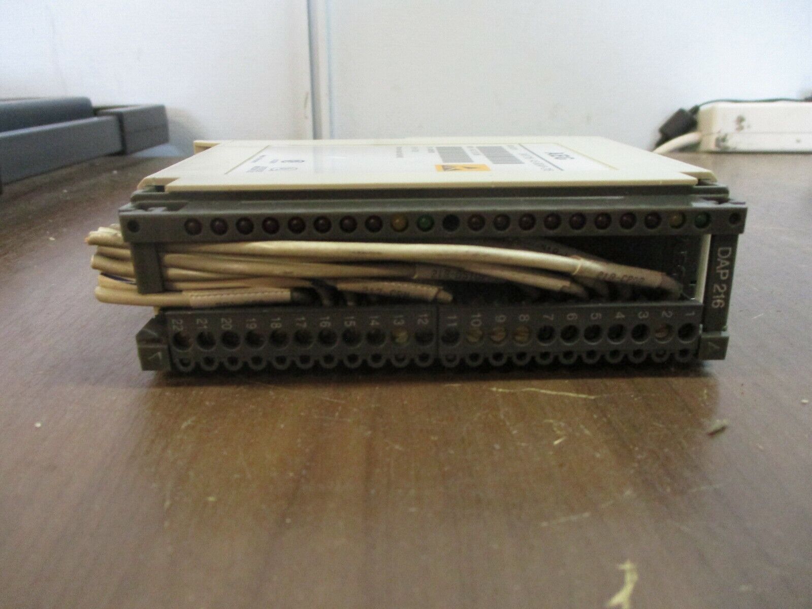 AEG Modicon Discrete Output Module DAP 216 / AS-BDAP-216 16X 24VDC Used