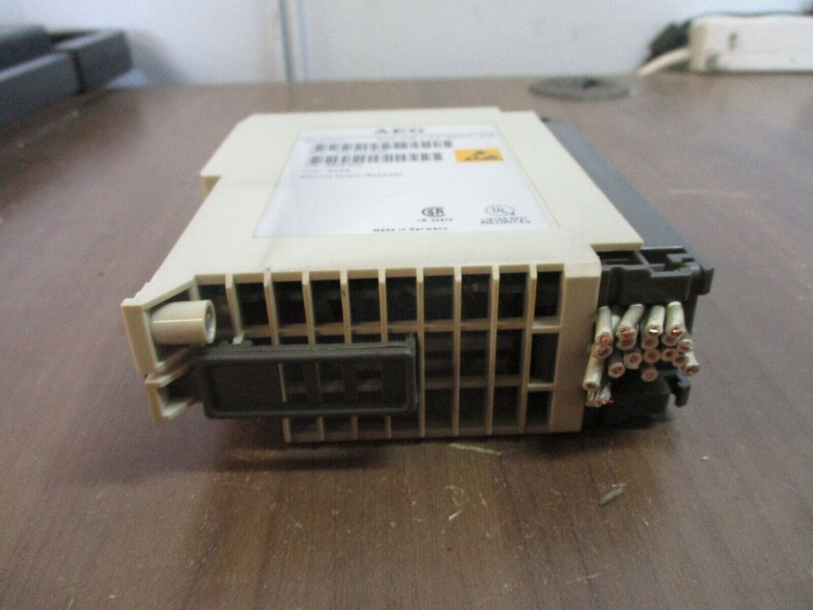 AEG Modicon Discrete Output Module DAP 216 / AS-BDAP-216 16X 24VDC Used