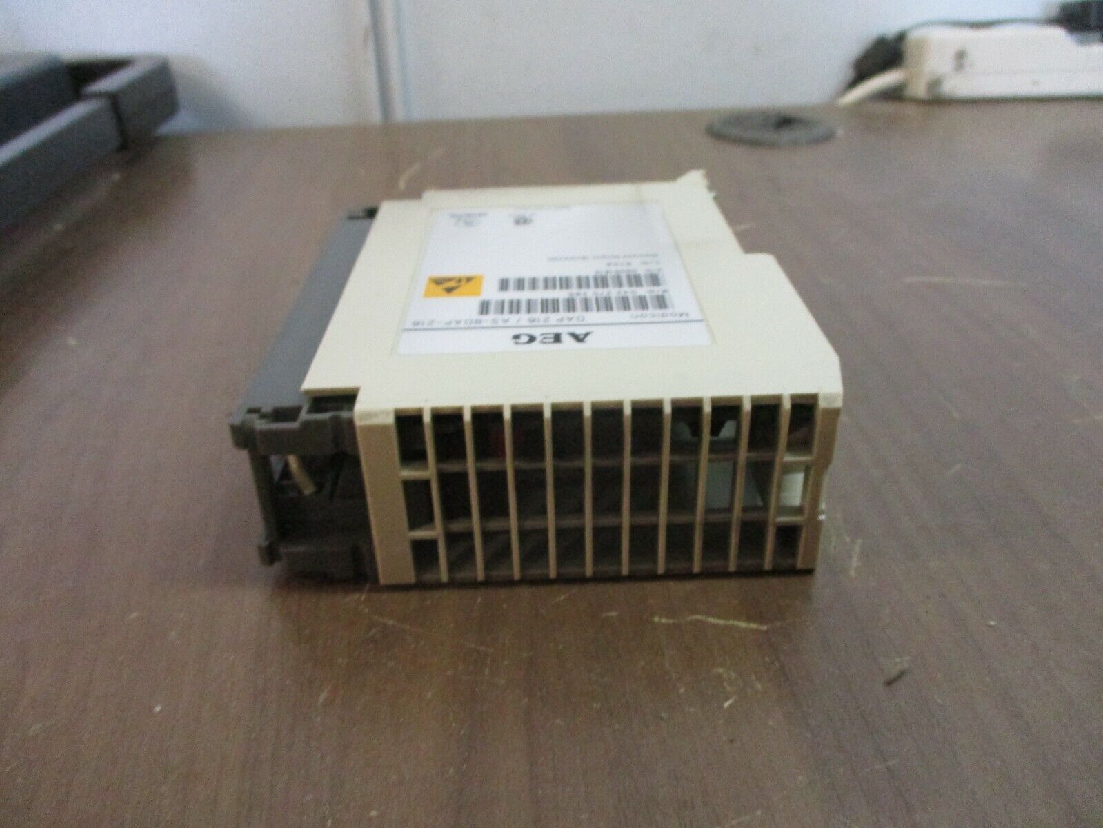 AEG Modicon Discrete Output Module DAP 216 / AS-BDAP-216 16X 24VDC Used