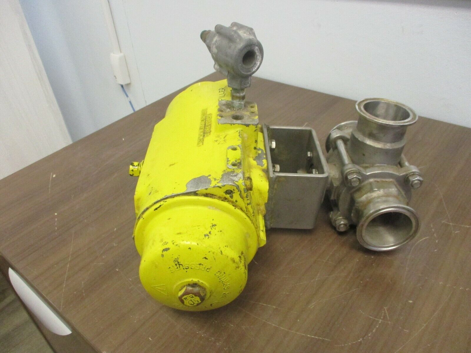 Hytork Actuated Valve 221 150PSI 1000 WOG Used