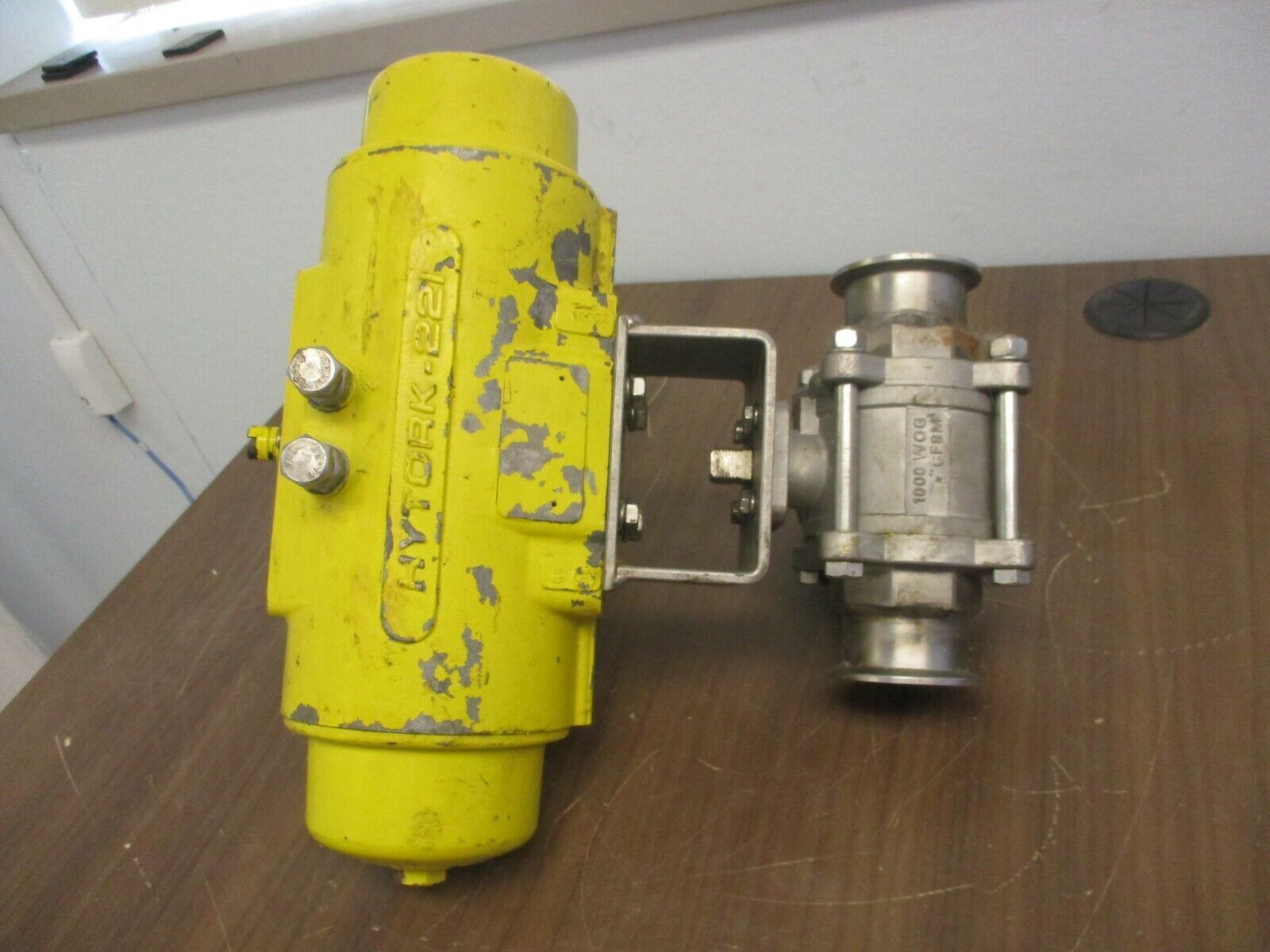 Hytork Actuated Valve 221 150PSI 1000 WOG Used