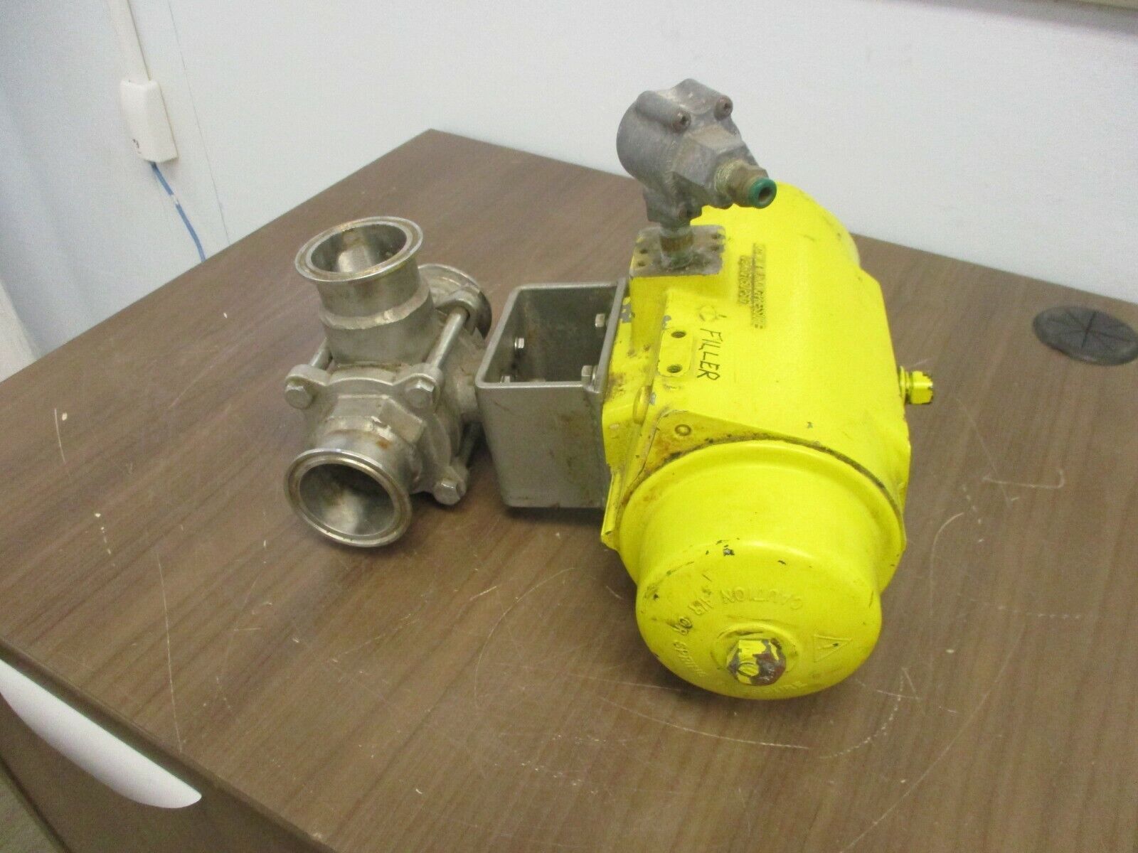 Hytork Actuated Valve 221 150PSI 1000 WOG Used