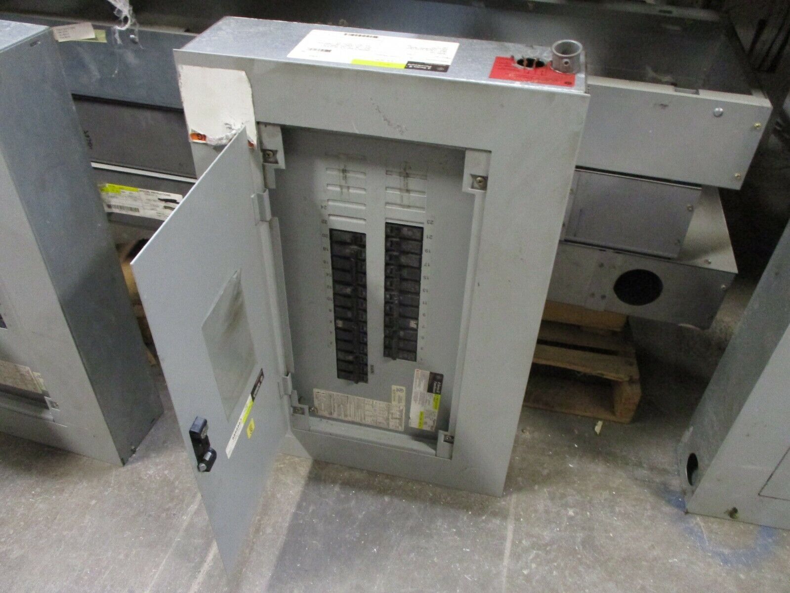 GE Main Breaker Circuit Breaker Panel AQF3241ATX 100A Main 208Y/120V 3Ph 4W Used
