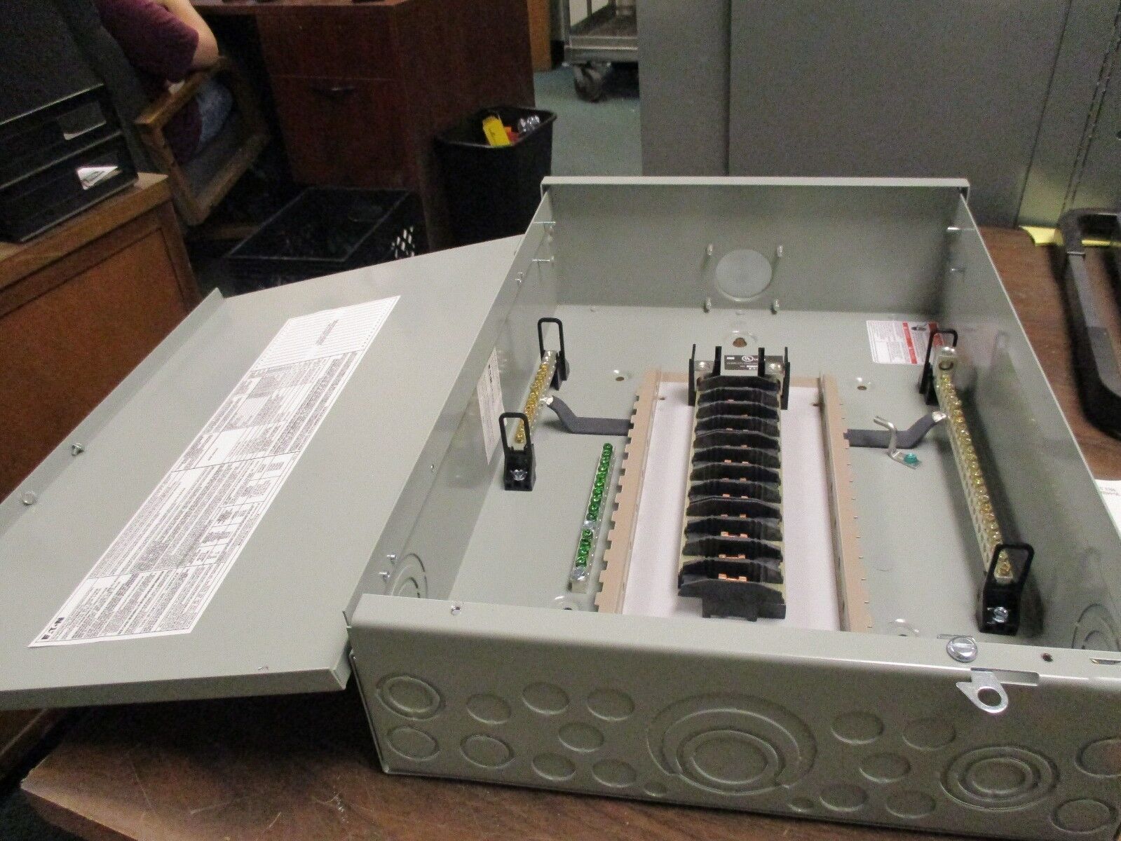 Eaton 3R Main Breaker Load Center CH24L125R 125A 120/240V 24-Circuit *No Box*