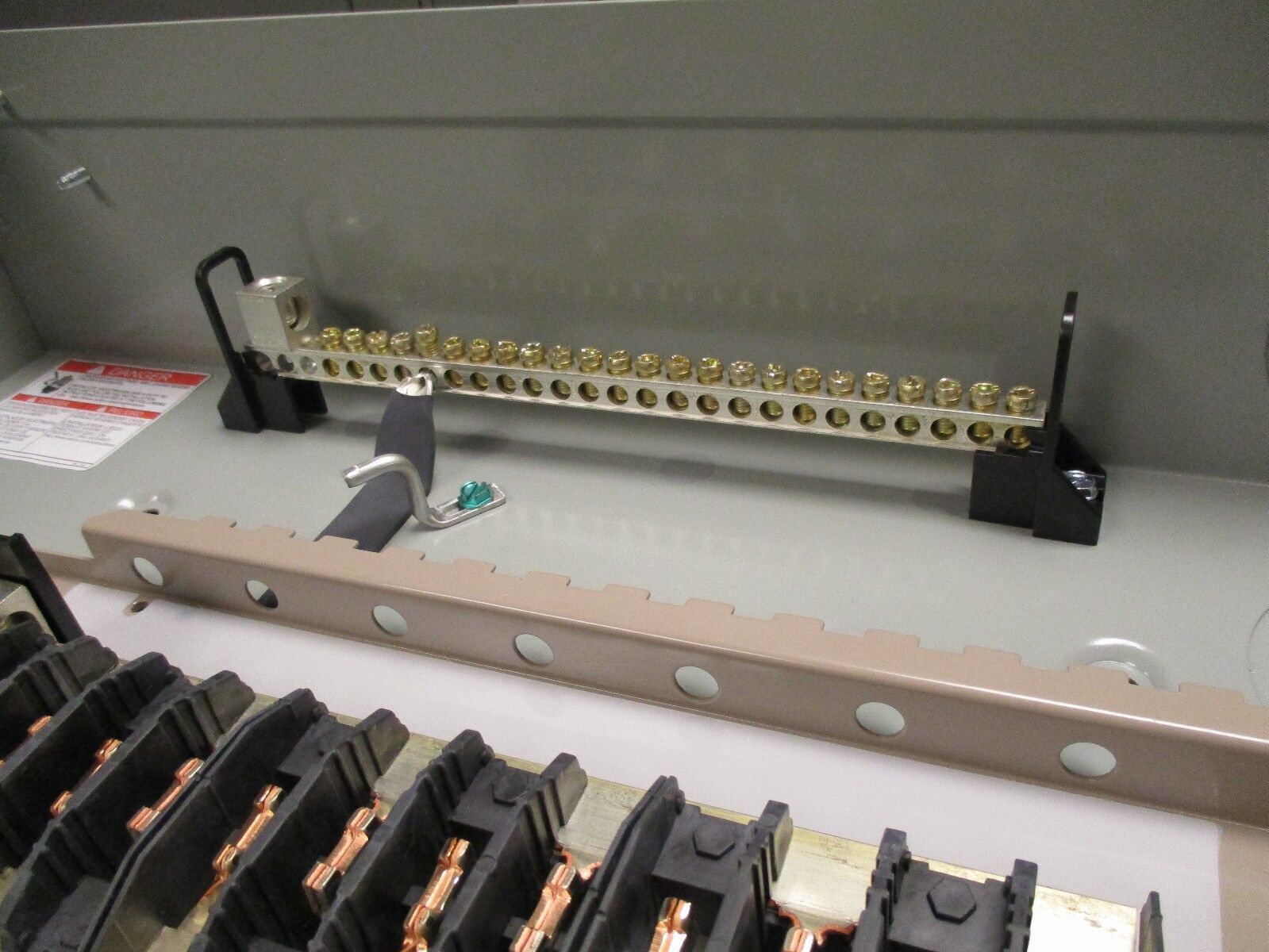 Eaton 3R Main Breaker Load Center CH24L125R 125A 120/240V 24-Circuit *No Box*