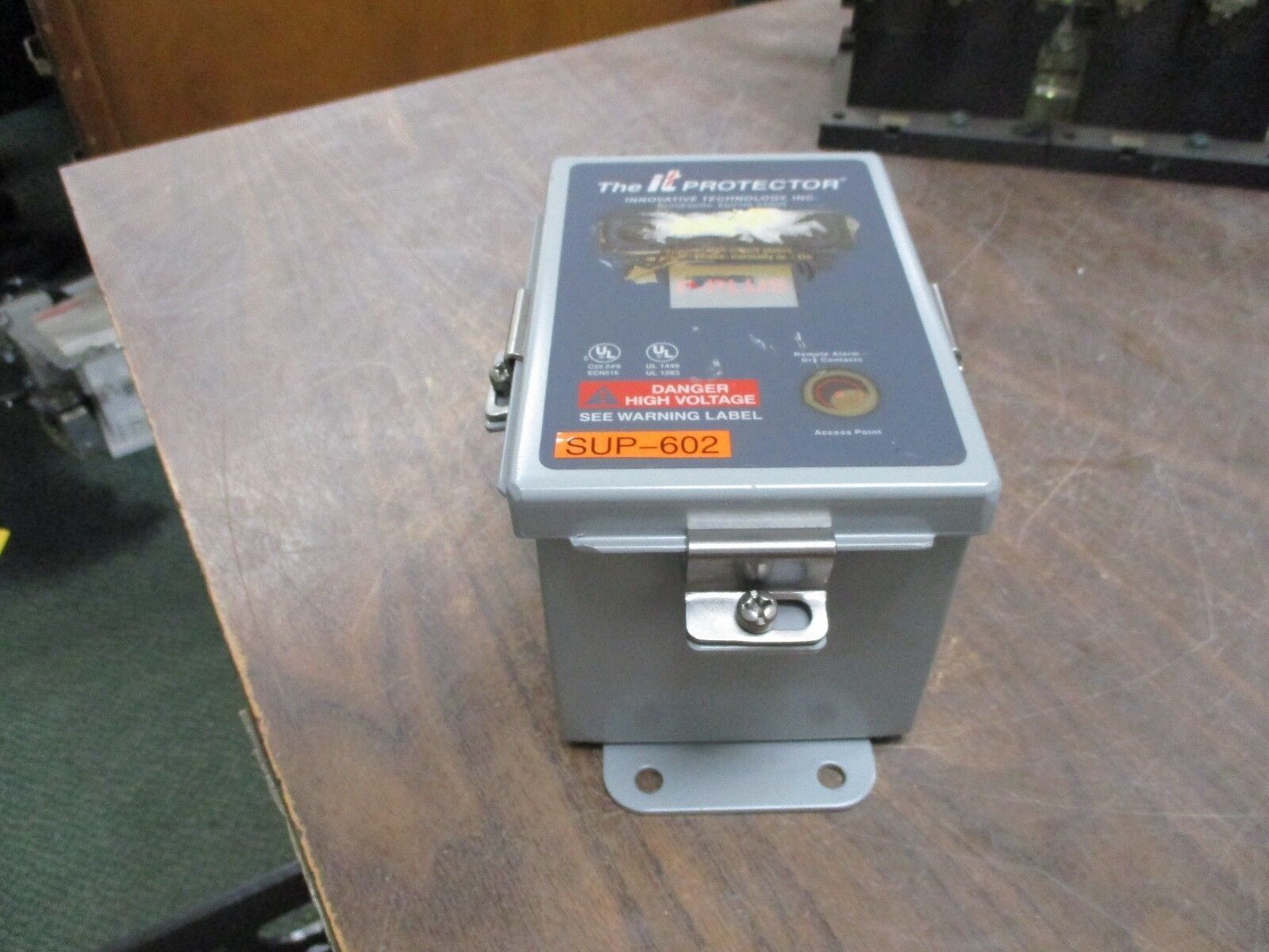 Innovative Technology The IT Protector P-Plus Surge Suppressor P-1S 120+C 120V