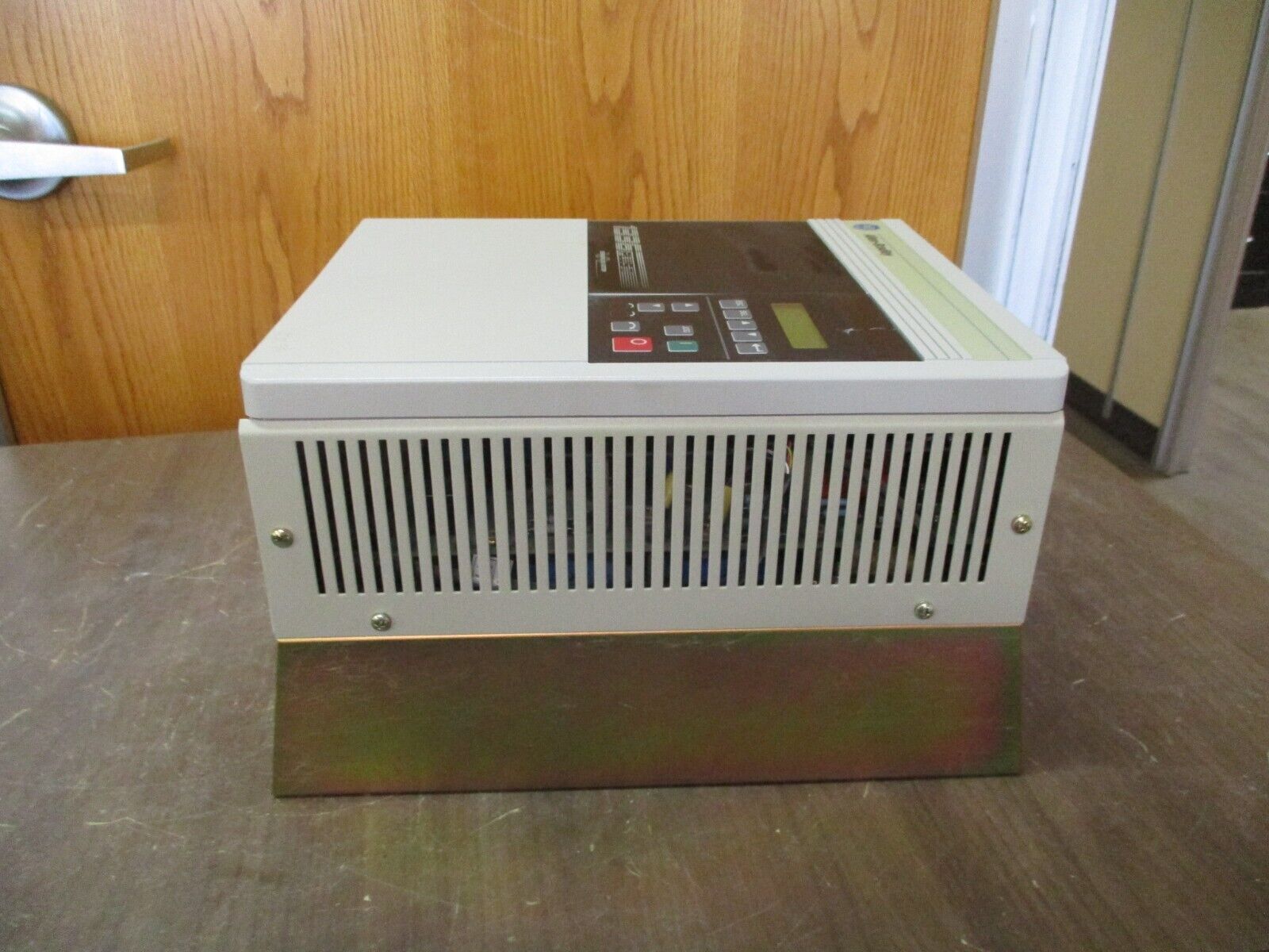 Allen-Bradley 1336 Plus II AC Drive 1336F-BRF100-AA-EN-L6 10HP 3Ph w/ Keypad