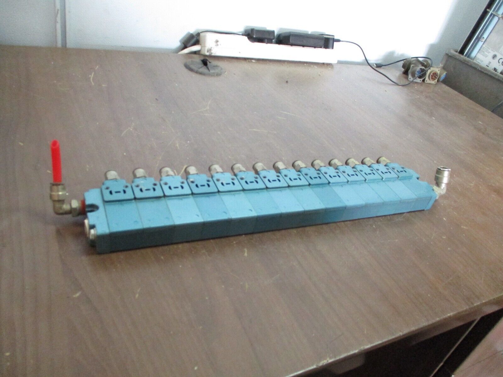 MAC Valve Manifold 14-Slot Used