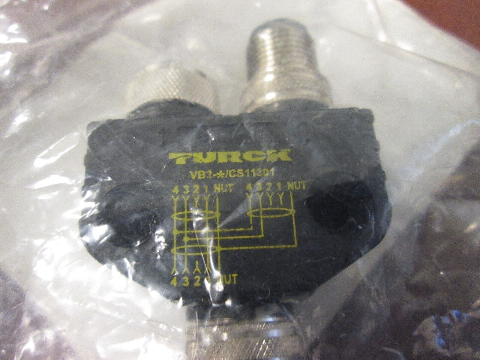 Turck Cable Connector VB2-FKMS4.4/FSMS4/FSMS4.2/CS11301 New Surplus