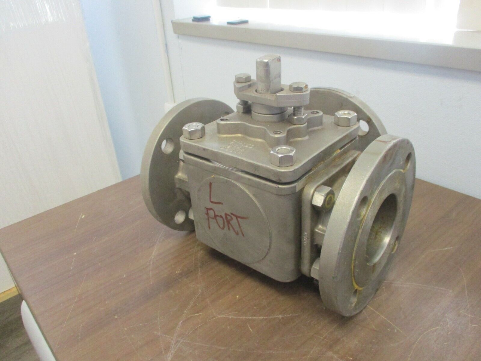 TCI 3-Way Valve 150 Size 3 MOP: 275 Body/Cover: CF8M Used