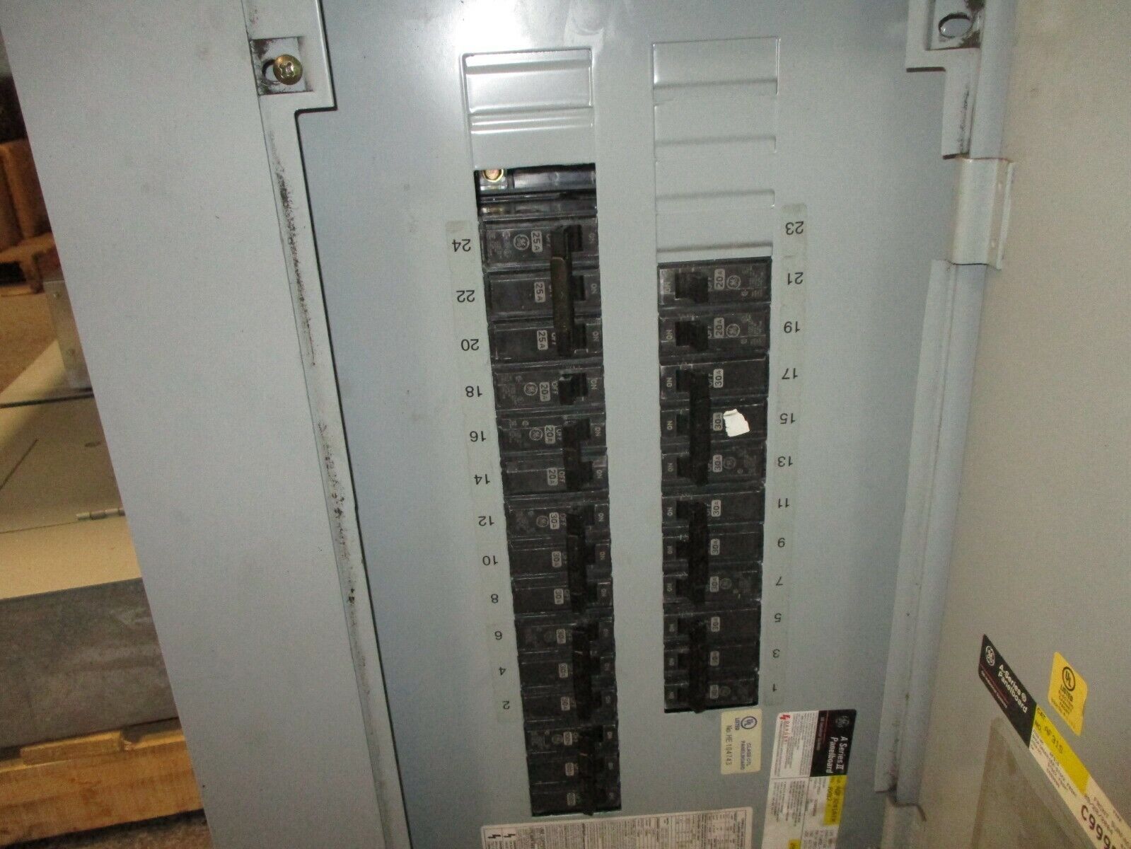 GE Main Breaker Circuit Breaker Panel AQF3241ATX 100A Main 208Y/120V 3Ph 4W Used