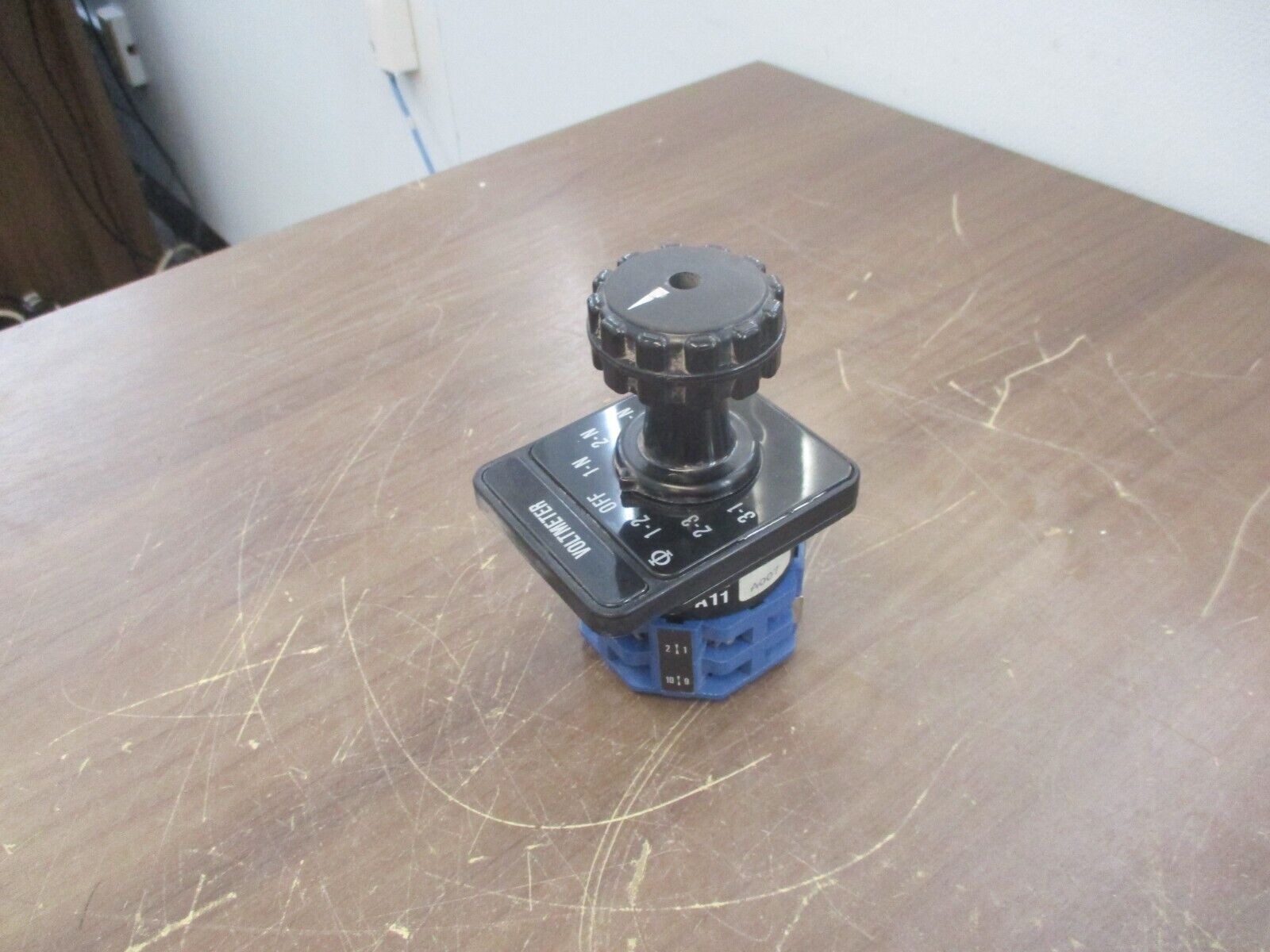 Kraus & Naimer A11 Voltmeter Rotary Switch A007 10A 600V Used