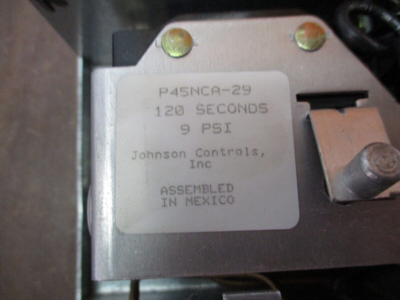 Johnson Controls Lube Oil Pressure Cutout Control P45NCA-29 120 Sec 9PSI Used