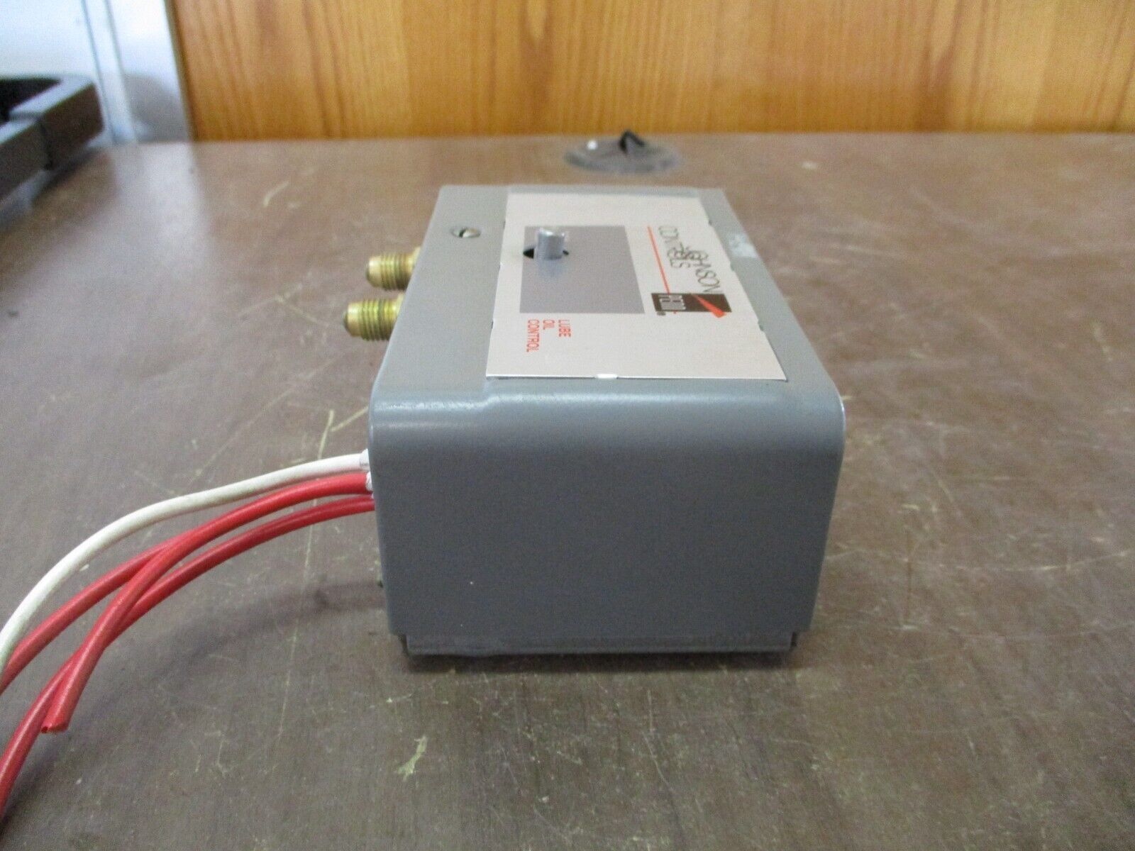 Johnson Controls Lube Oil Pressure Cutout Control P45NCA-29 120 Sec 9PSI Used