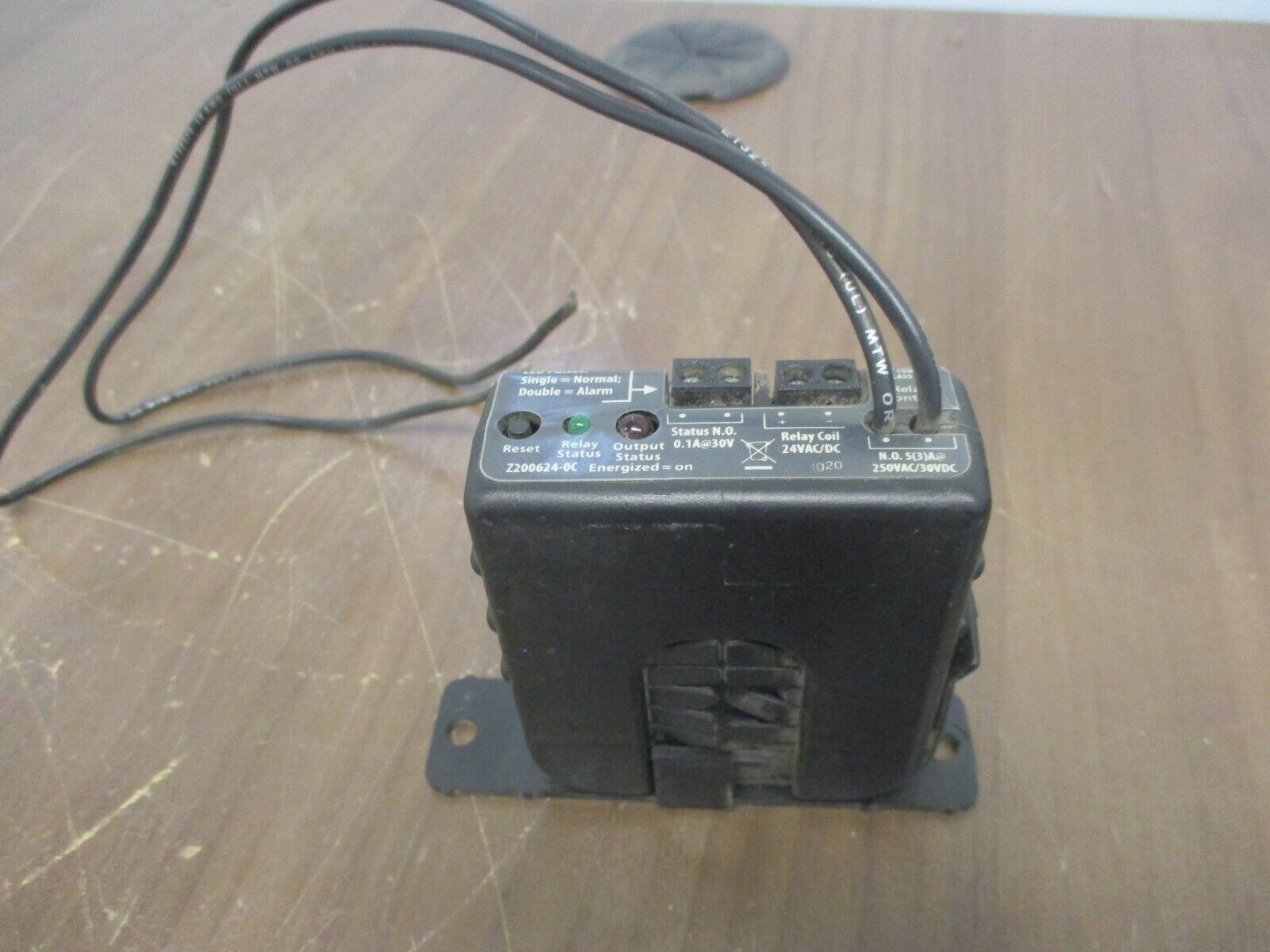 Veris Hawkeye Current Switch 934 24VDC Coil 250VAC/30VDC Used