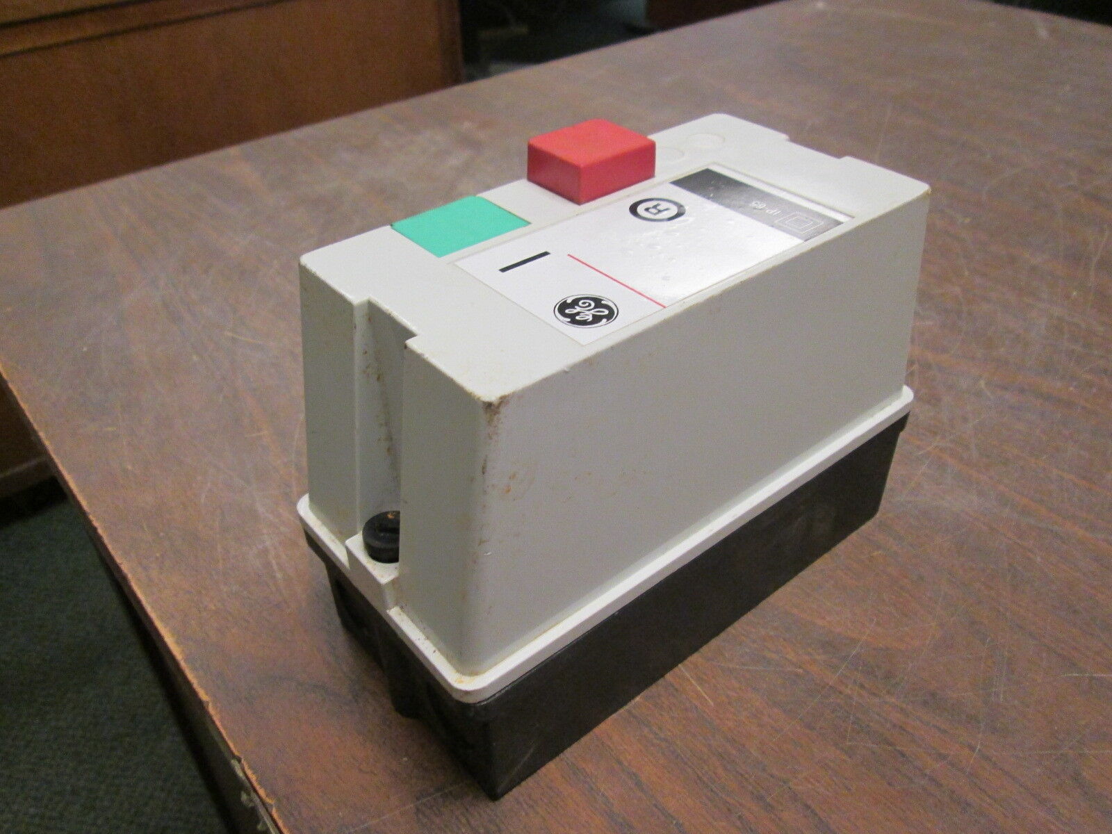 GE Enclosure Starter CL00A3310T / RT1K 25A 600V Trip: 2.5-4.1A Used