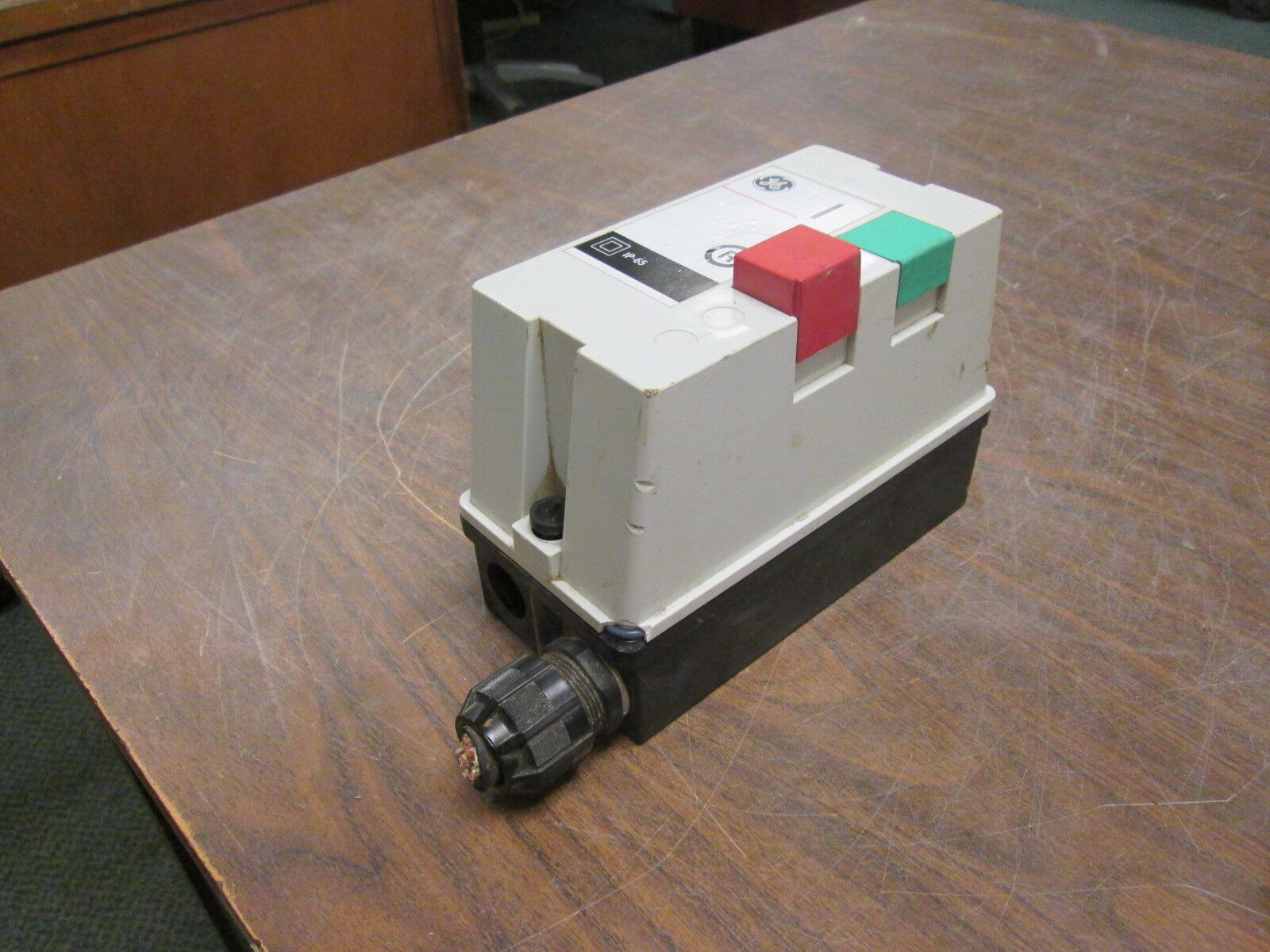 GE Enclosure Starter CL00A3310T / RT1K 25A 600V Trip: 2.5-4.1A Used