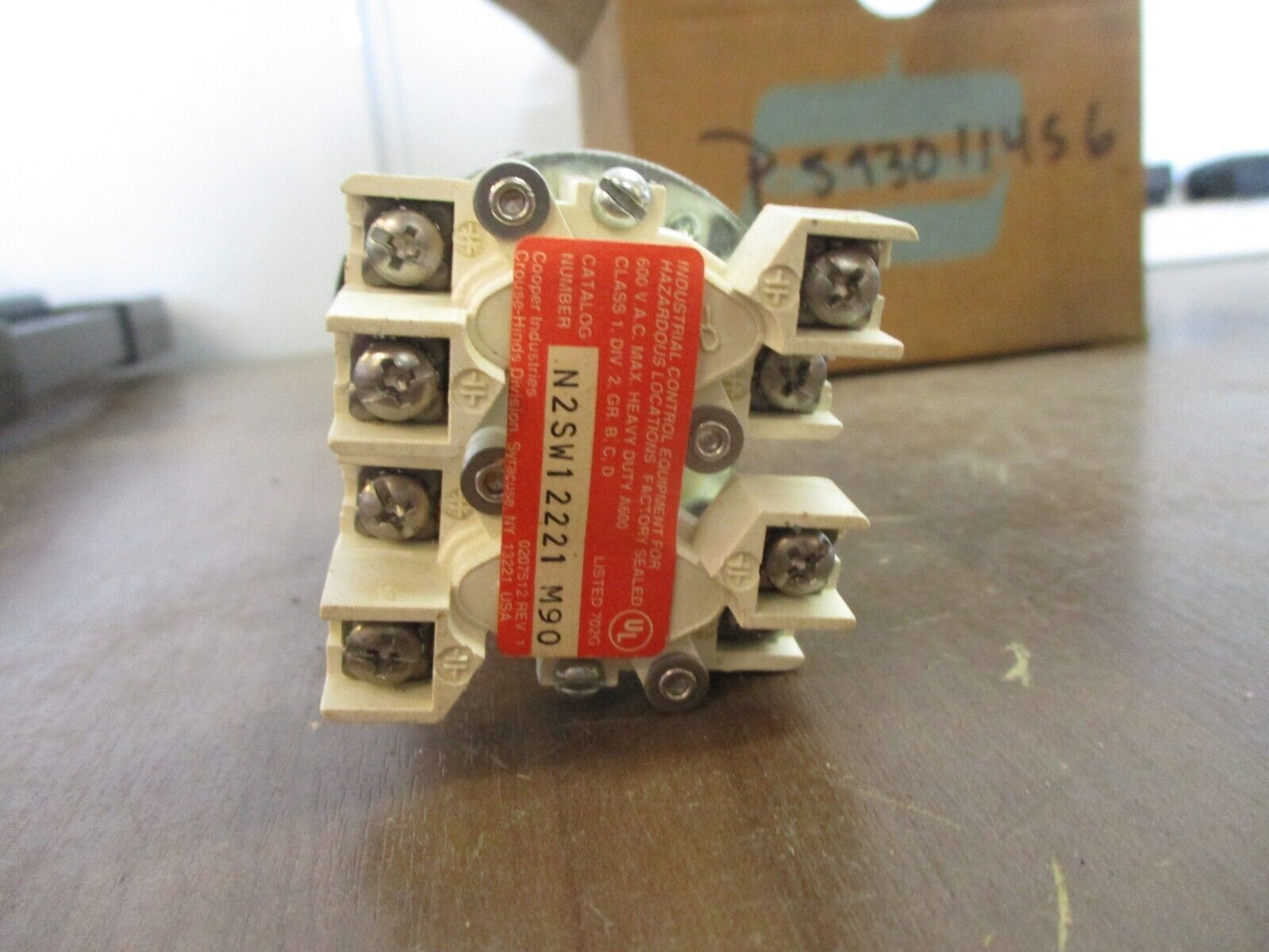 Crouse-Hinds Selector Switch NSW12221 2-Position 600V *Box of 2* New Surplus