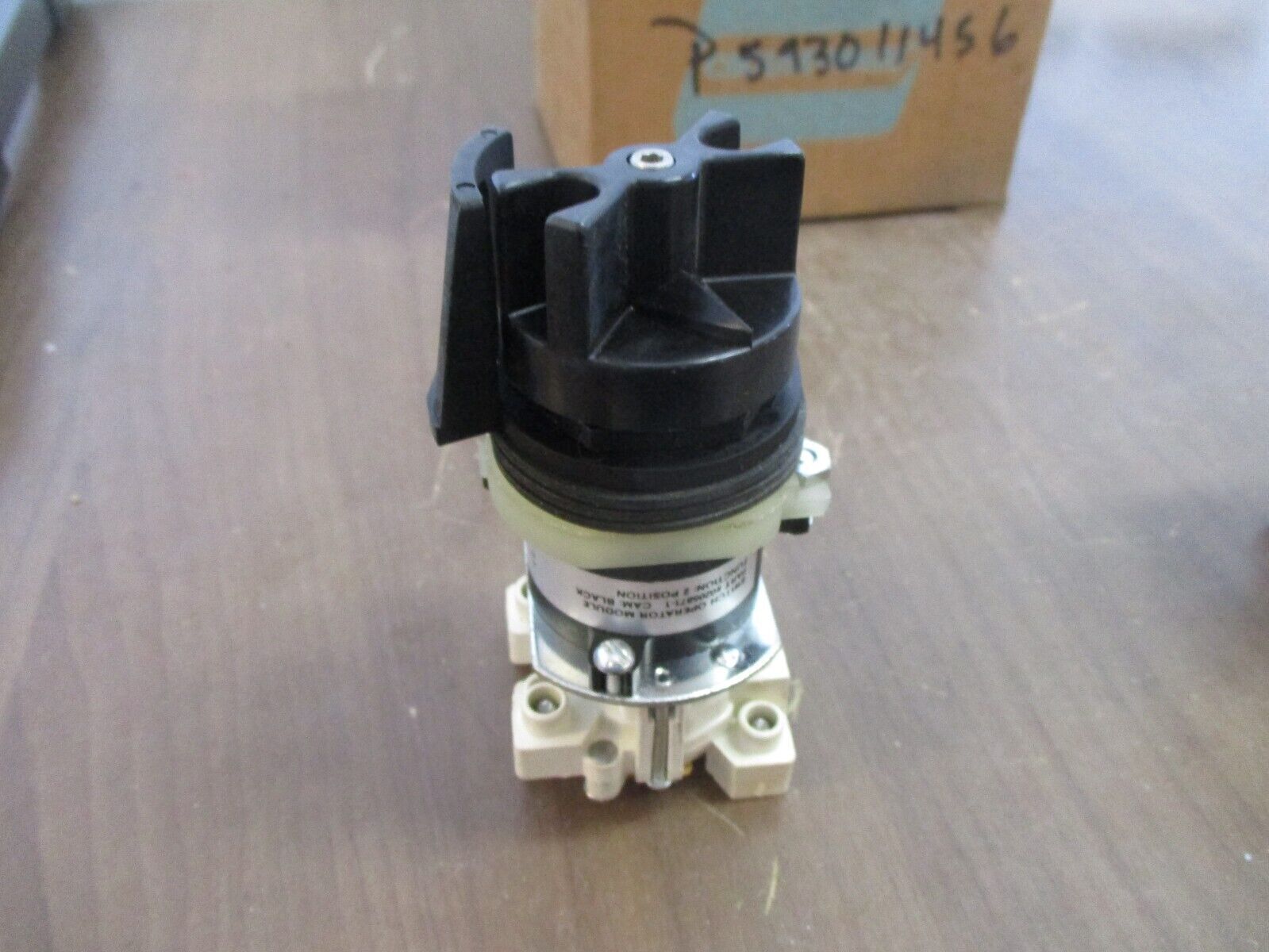 Crouse-Hinds Selector Switch NSW12221 2-Position 600V *Box of 2* New Surplus