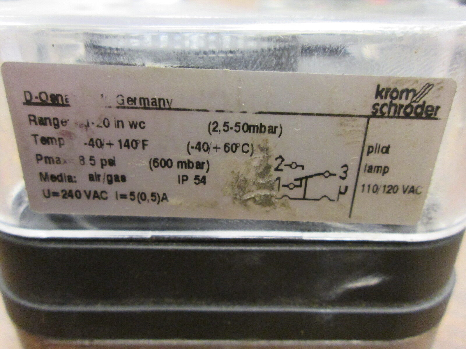 Krom Schroder Pressure Operated Switch DG50T 84447822 Range: 1-20in wc Used