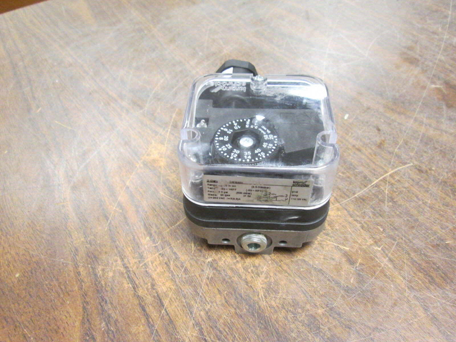 Krom Schroder Pressure Operated Switch DG50T 84447822 Range: 1-20in wc Used