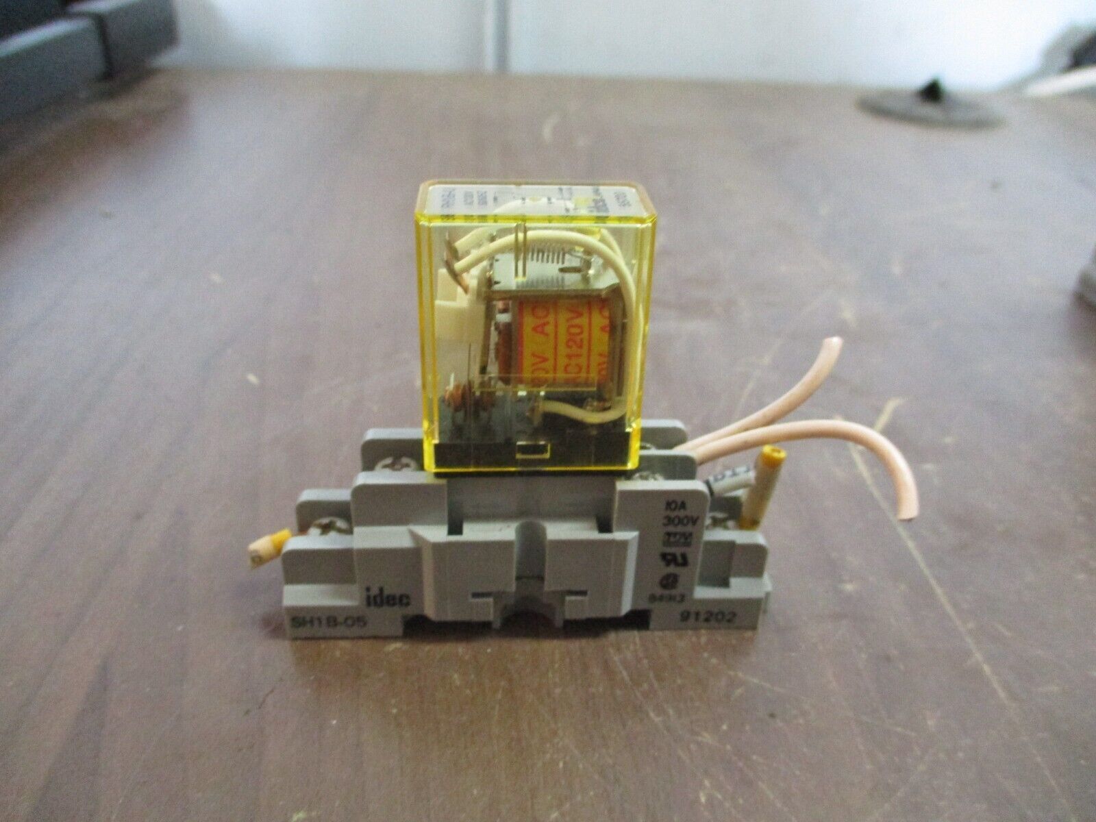 Idec Relay RH1B-U 120V Coil w/ Base *Lot of 2* Used
