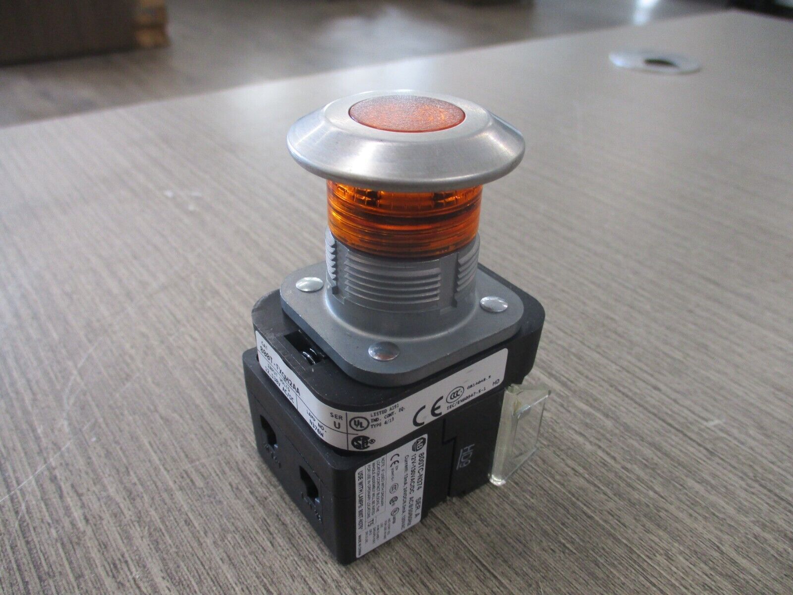 Allen-Bradley Illuminated Mushroom Head Push Button 800T-FXQH2AA New Surplus