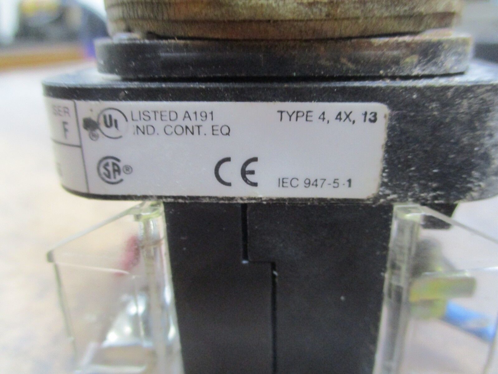 Allen-Bradley Illuminated Push Button 800H-PRA16 Ser. F Blue 120V 50/60Hz Used