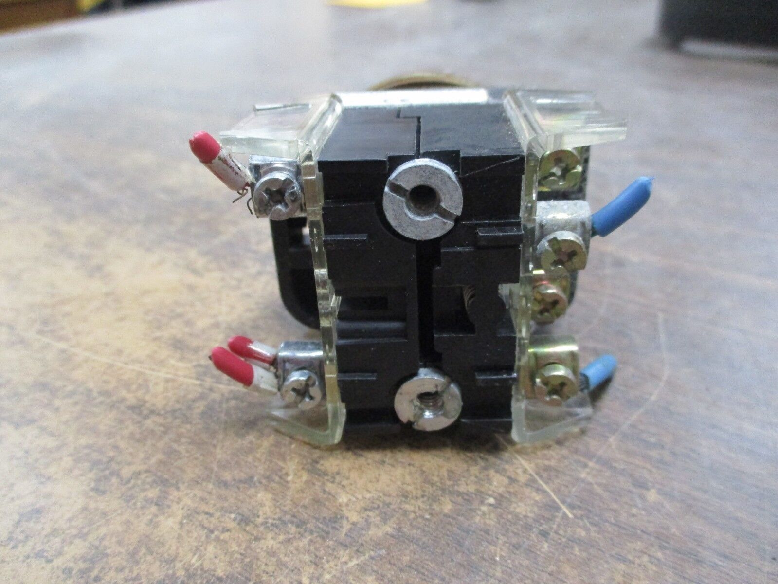 Allen-Bradley Illuminated Push Button 800H-PRA16 Ser. F Blue 120V 50/60Hz Used