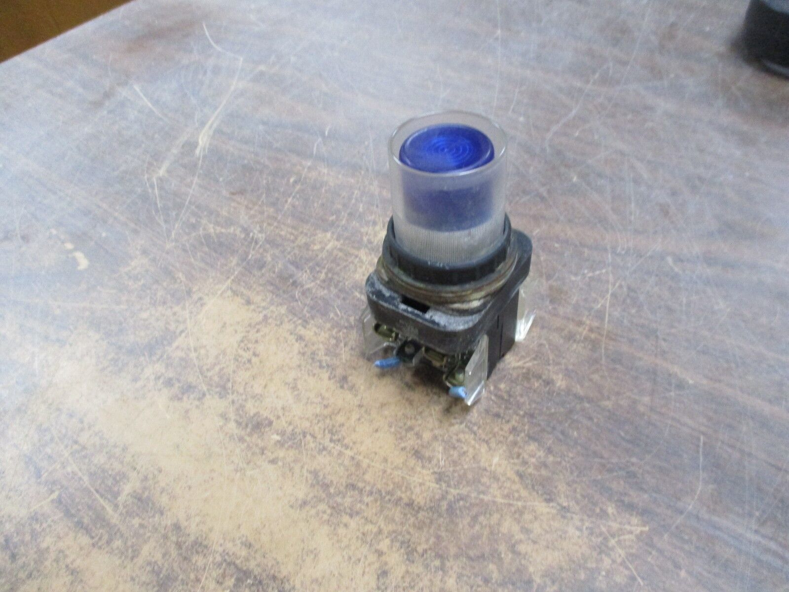 Allen-Bradley Illuminated Push Button 800H-PRA16 Ser. F Blue 120V 50/60Hz Used