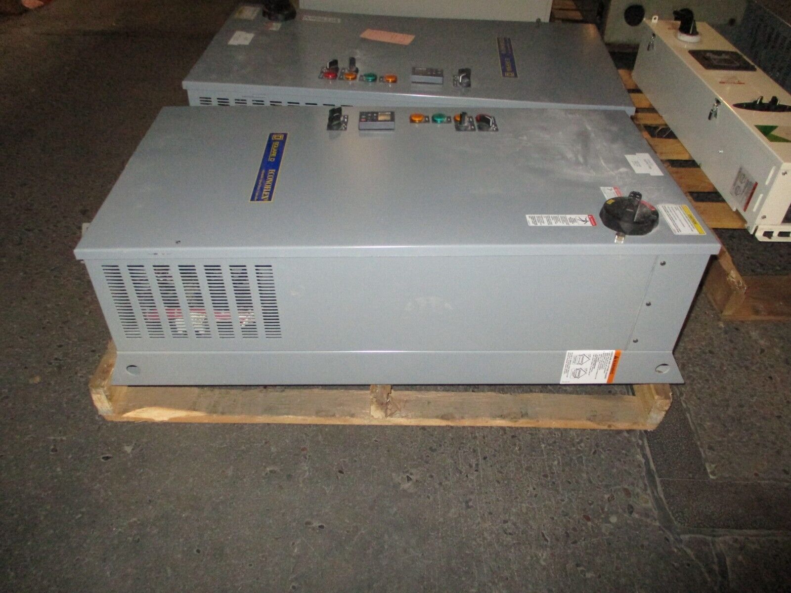 Square D EconoFlex Altivar AC Drive w/ Bypass 8839 58EJG4VY Ser. A 15HP 3Ph Used