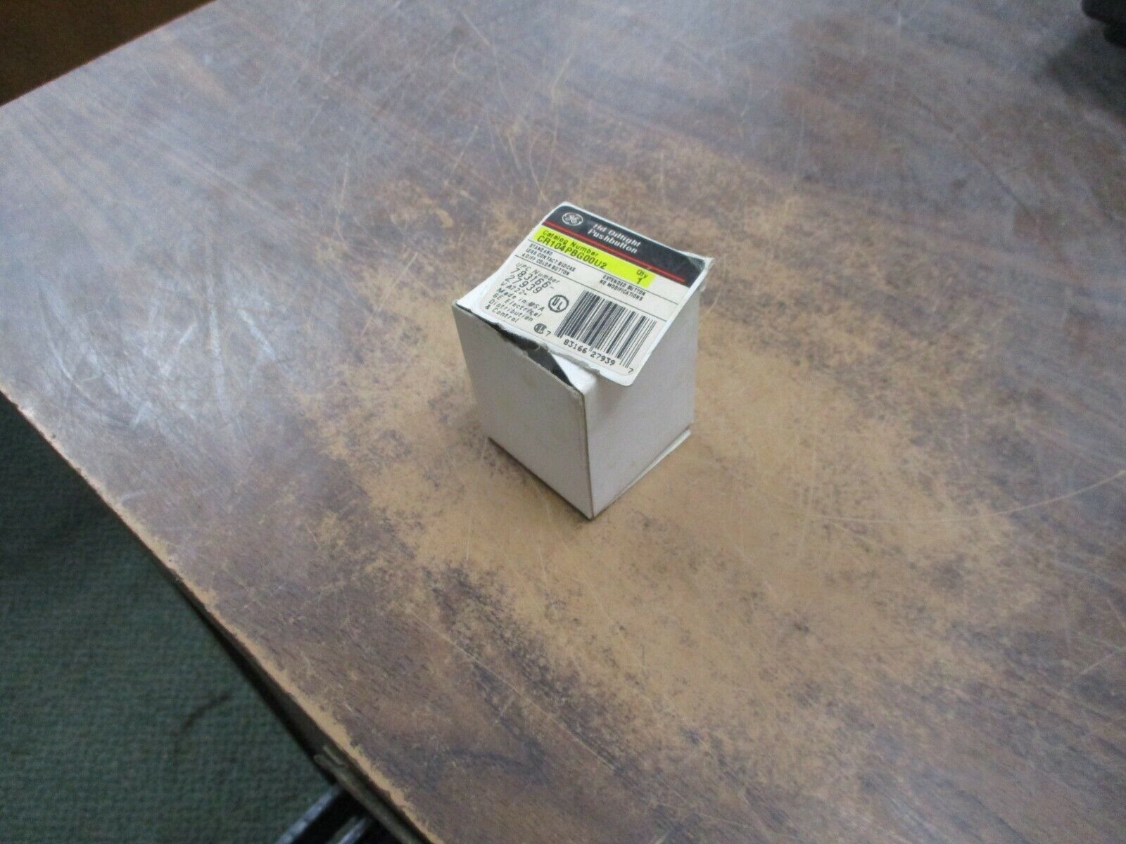 GE Oiltight Pushbutton CR104PBG00U2 New Surplus