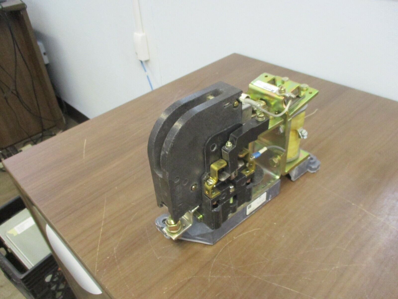 Cutler-Hammer Contactor ME401C 125VDC Coil Used