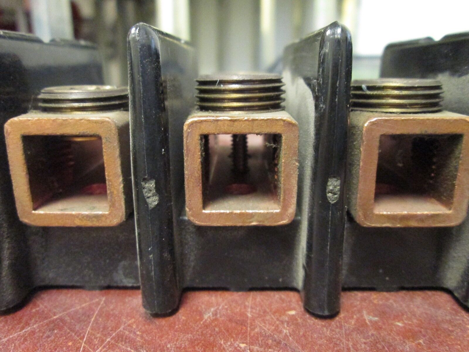 USD Power Distribution Block Line 350MCM Load 350MCM 3P Used - Chipped