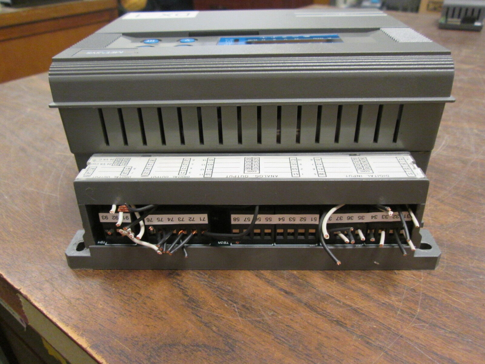 Johnson Controls / Metasys Controller DX-9100-8454 24VAC *Cracked Side* Used