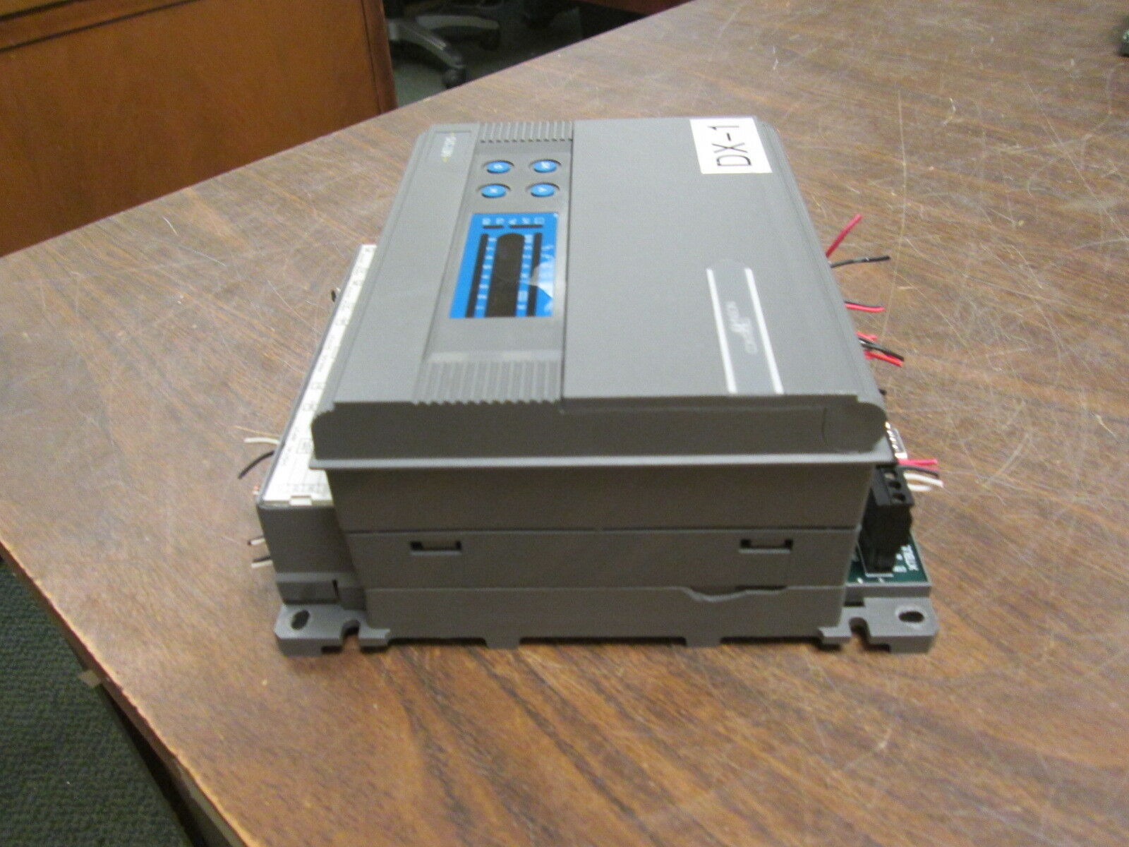 Johnson Controls / Metasys Controller DX-9100-8454 24VAC *Cracked Side* Used