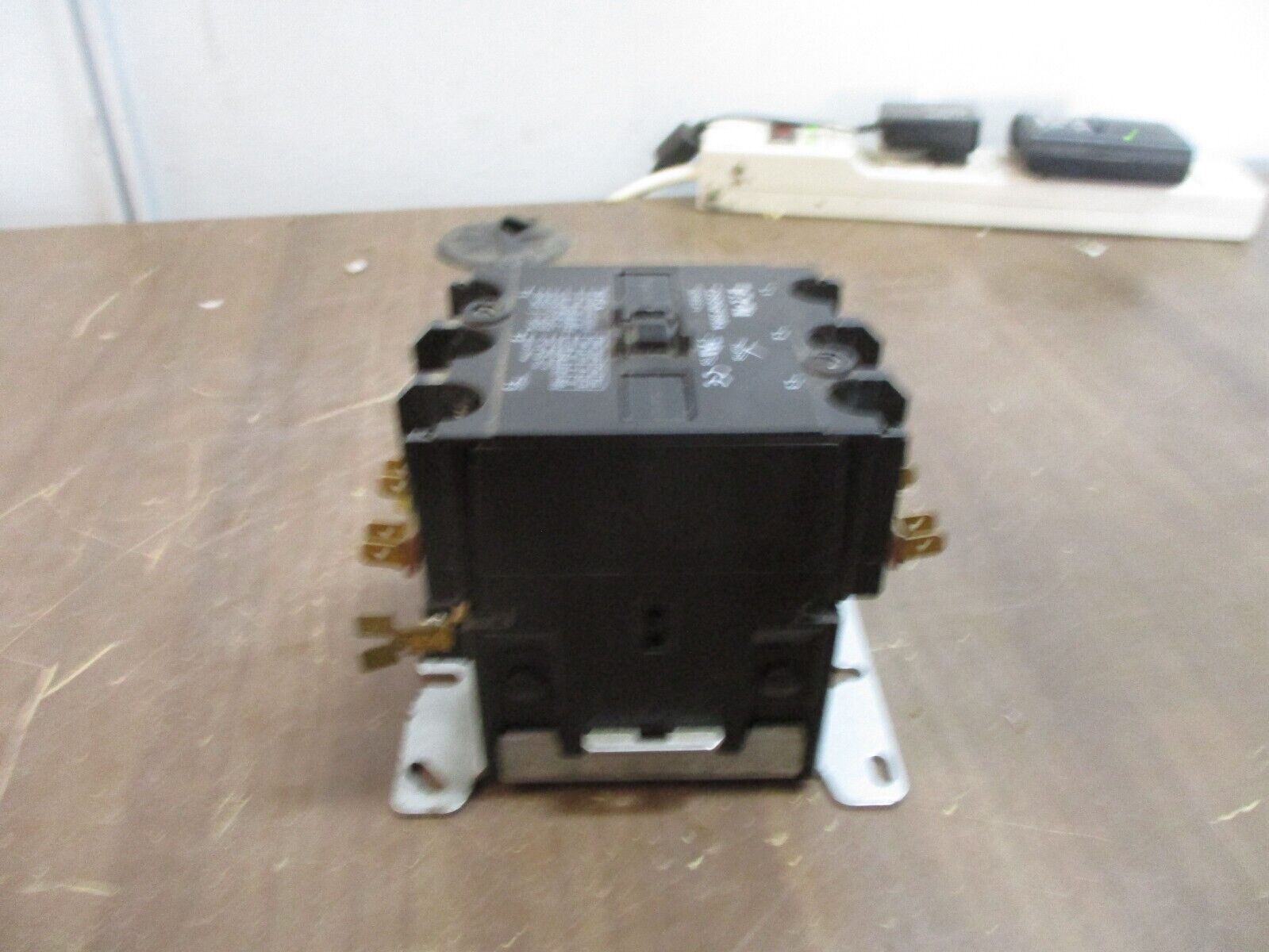 Eaton Contactor C25GNF390A Ser. F1 120V Coil 90A w/ Aux Used