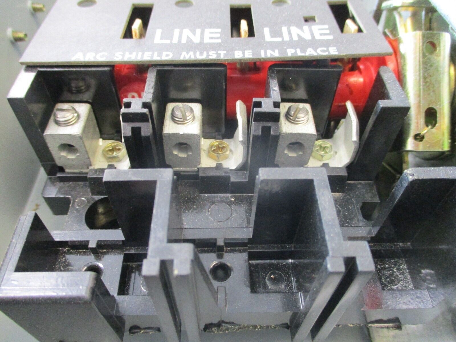 GE Non-Fusible Safety Switch / Disconnect THN3321 30A 240V 3P 3W New Surplus.