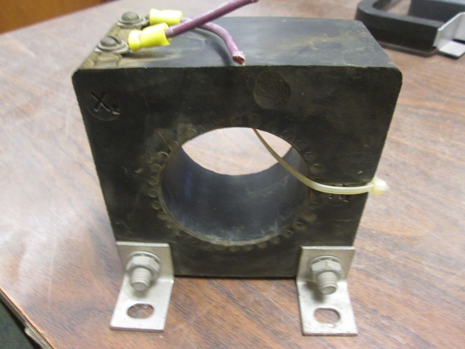 GE Current Transformer 631X29 Ratio 200:5A Used