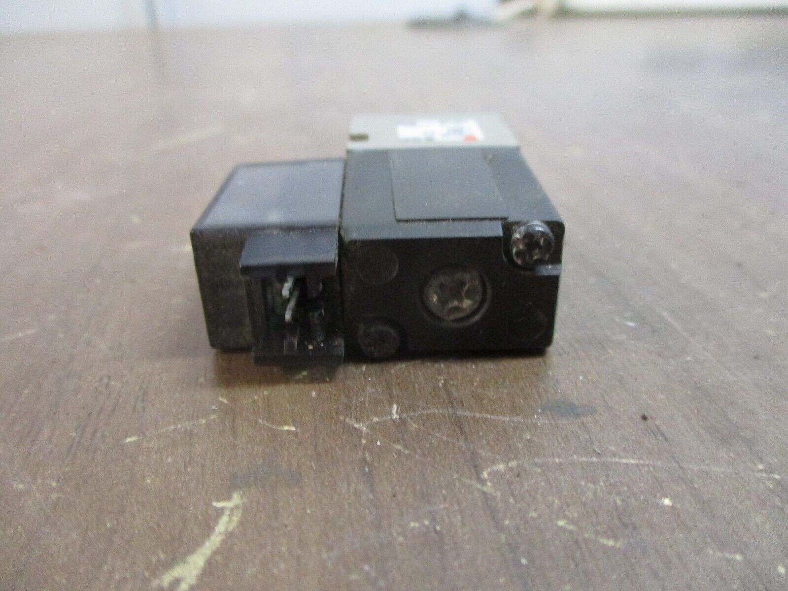 SMC Solenoid Valve NVZ110-3MZ-MS-X51 0-0.7 mpa Used