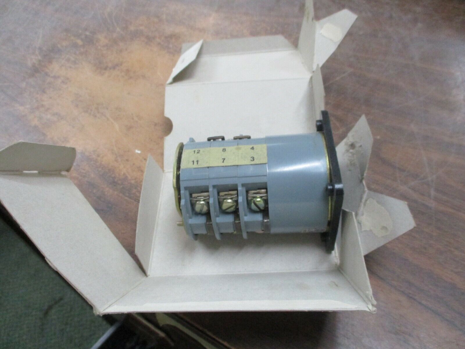 Square D Meter-Selector Switch 9003 K4F1051M 63A 11KW 660V New Surplus