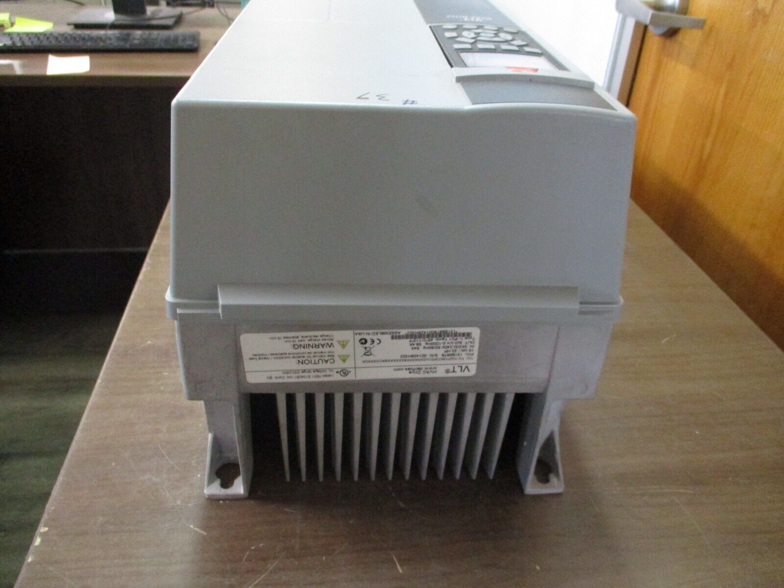 Danfoss VLT AC Drive 131B9878 20HP 3Ph w/ Keypad Used