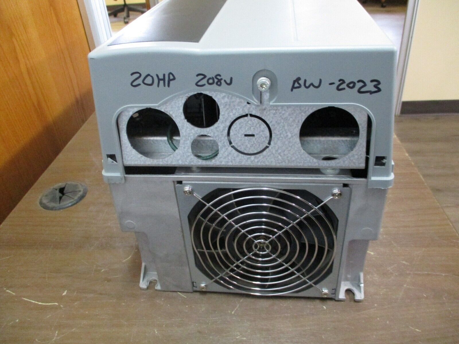 Danfoss VLT AC Drive 131B9878 20HP 3Ph w/ Keypad Used