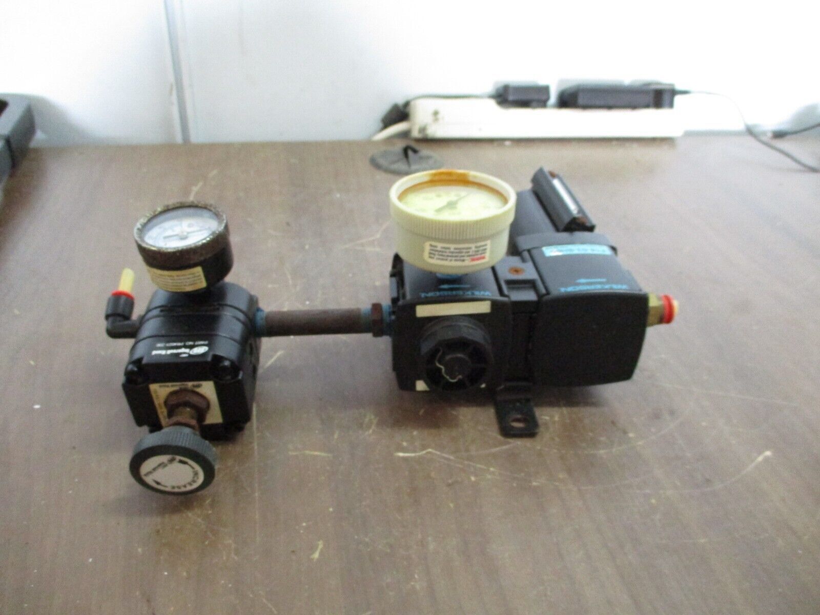 Wilkerson Filter Regulator F18-03-SH00 / R18-03-F000 Used