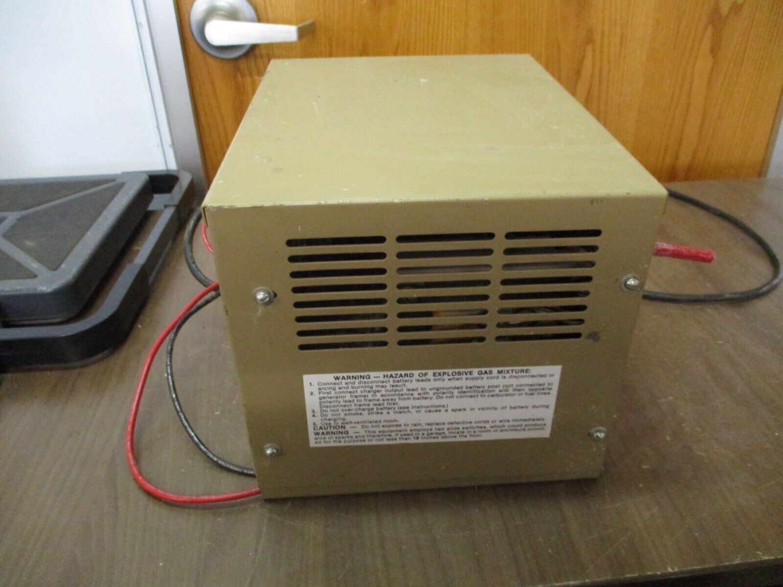 Cummins Battery Charger 3907112 Output: 13VDC 15A Used